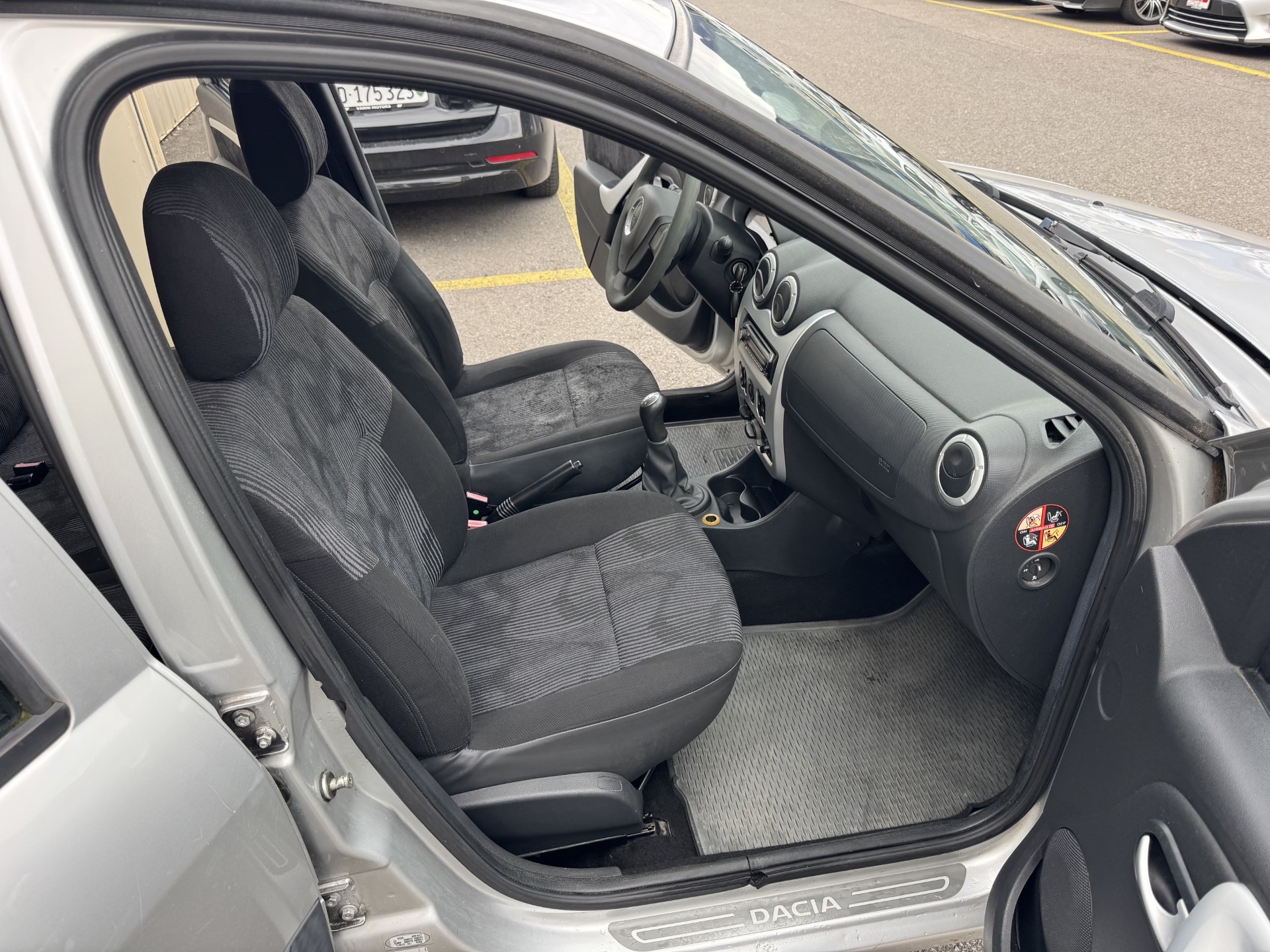 DACIA Logan 1.6 16V Lauréate-image-12
