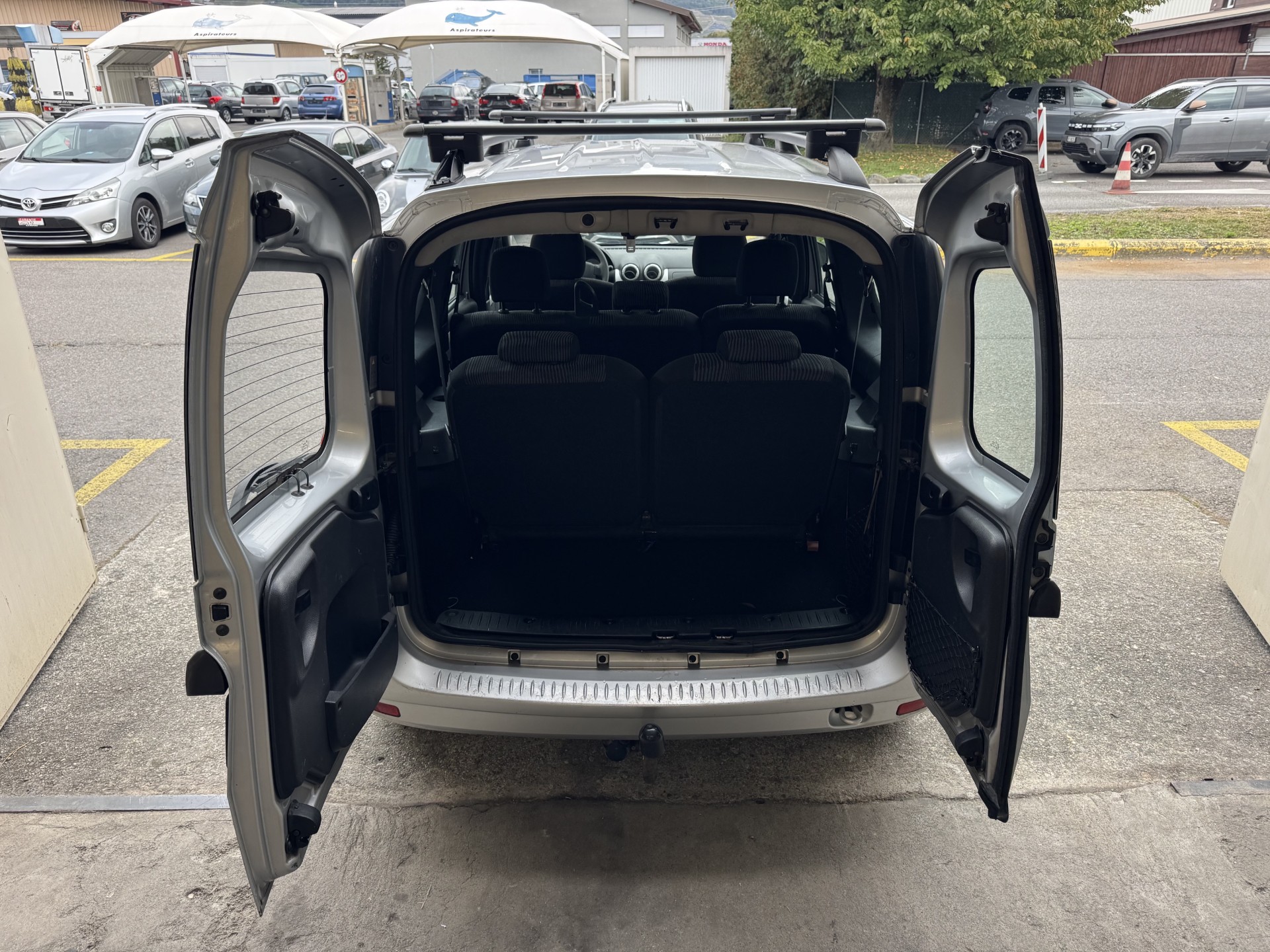 DACIA Logan 1.6 16V Lauréate-image-6