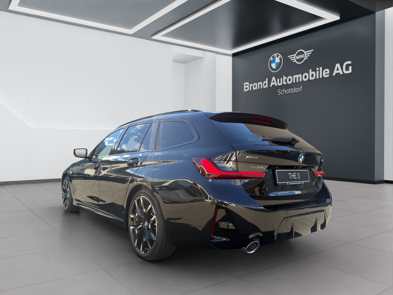 BMW 330i xDrive SAG Touring-image-2