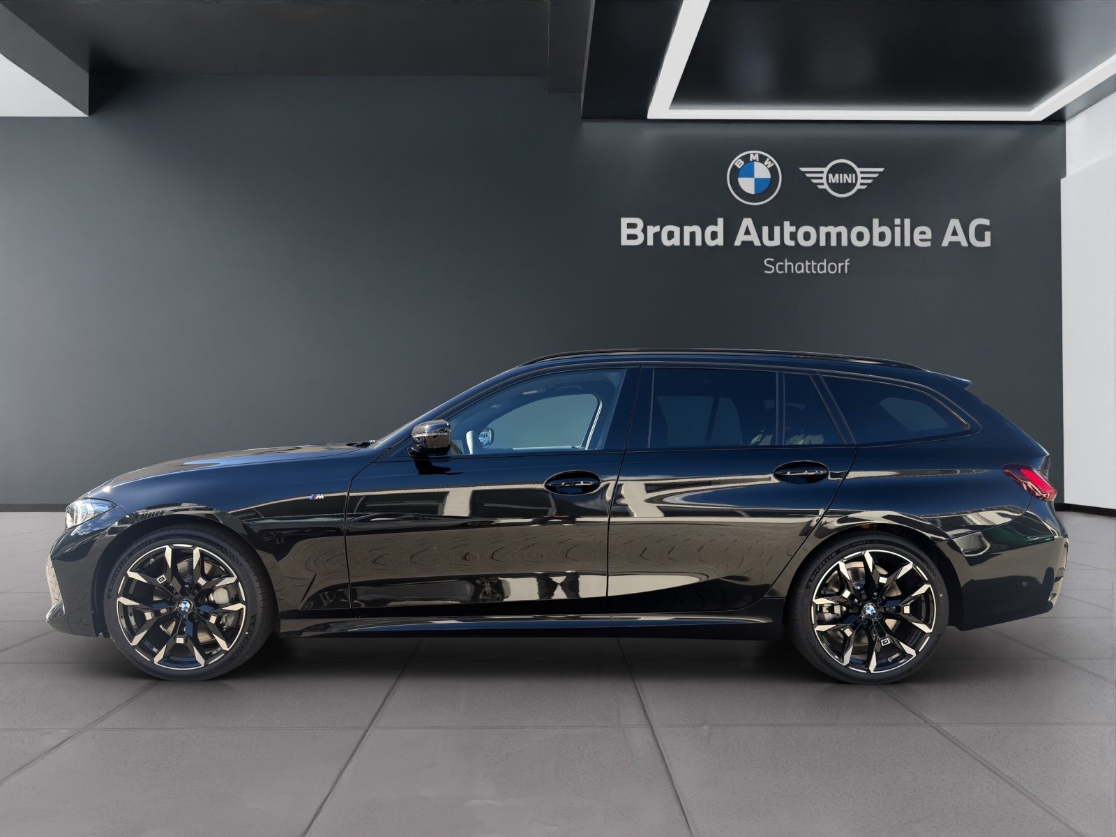 BMW 330i xDrive SAG Touring-image-1