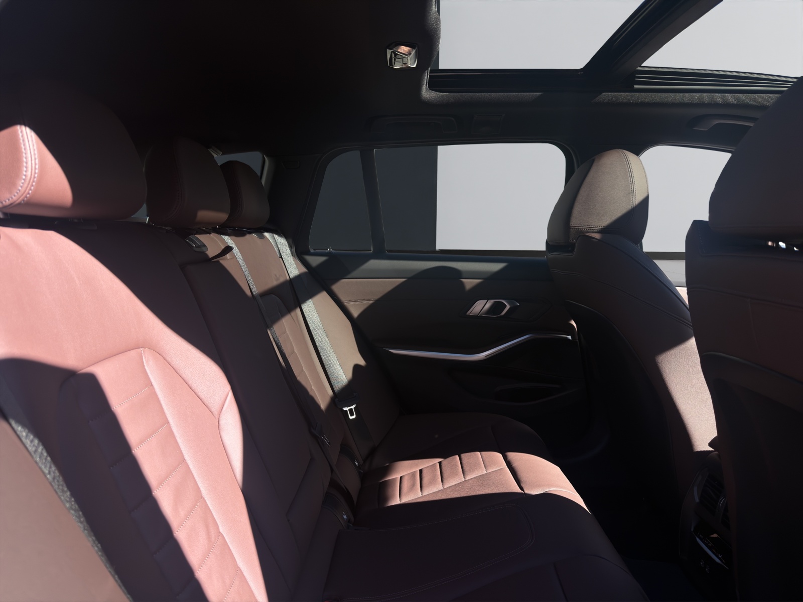 BMW 330i xDrive SAG Touring-image-14