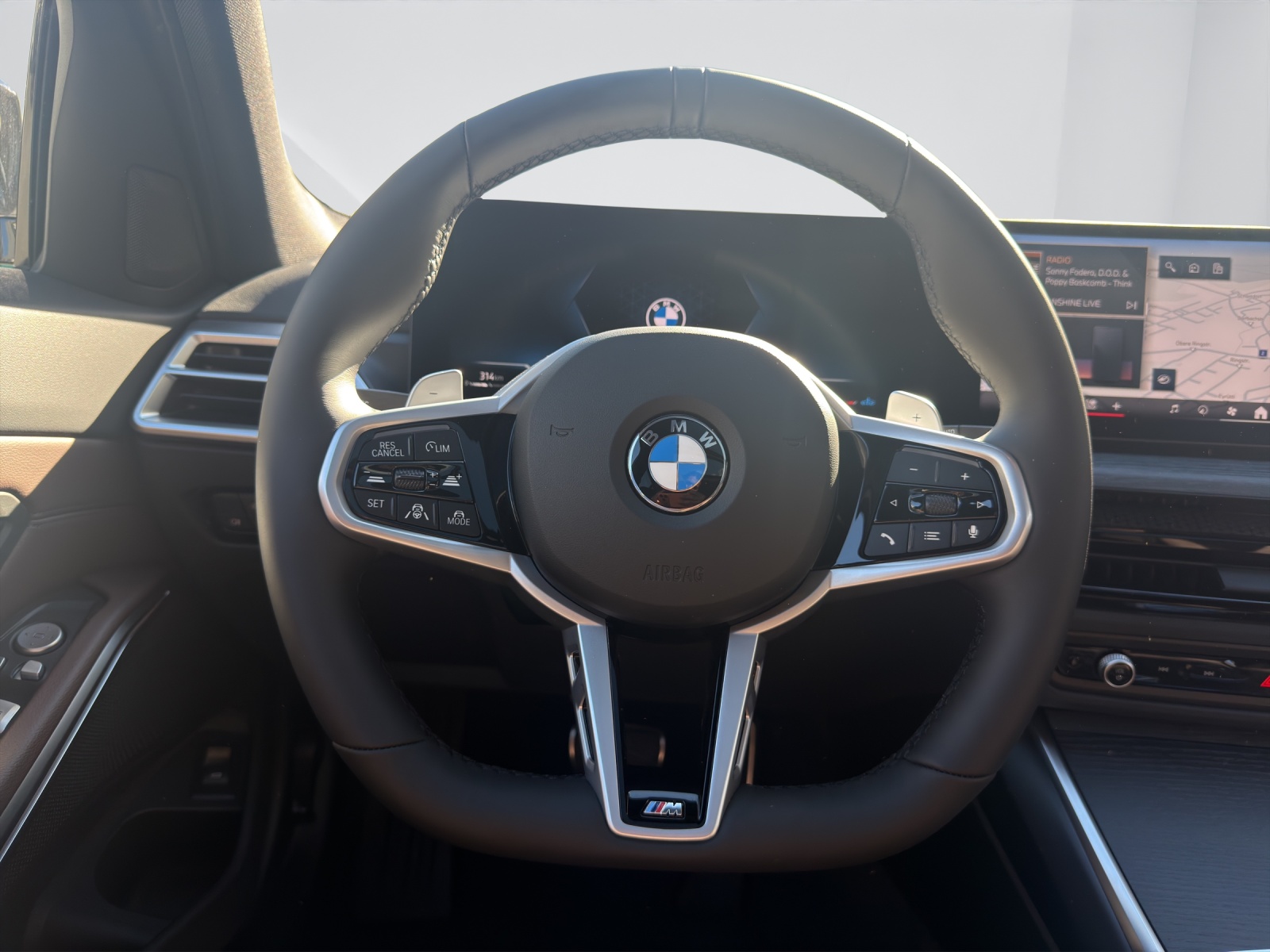 BMW 330i xDrive SAG Touring-image-16