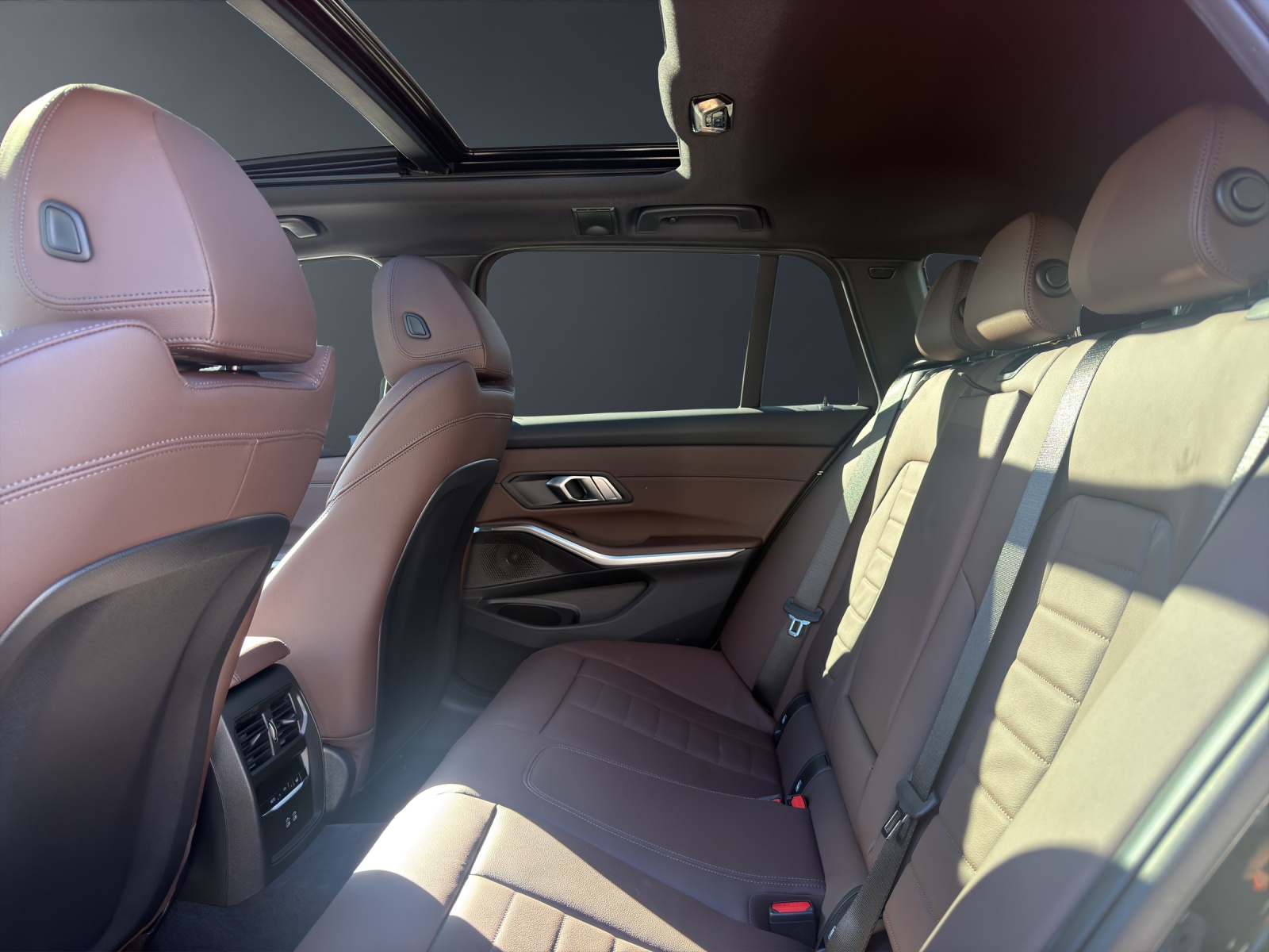 BMW 330i xDrive SAG Touring-image-11