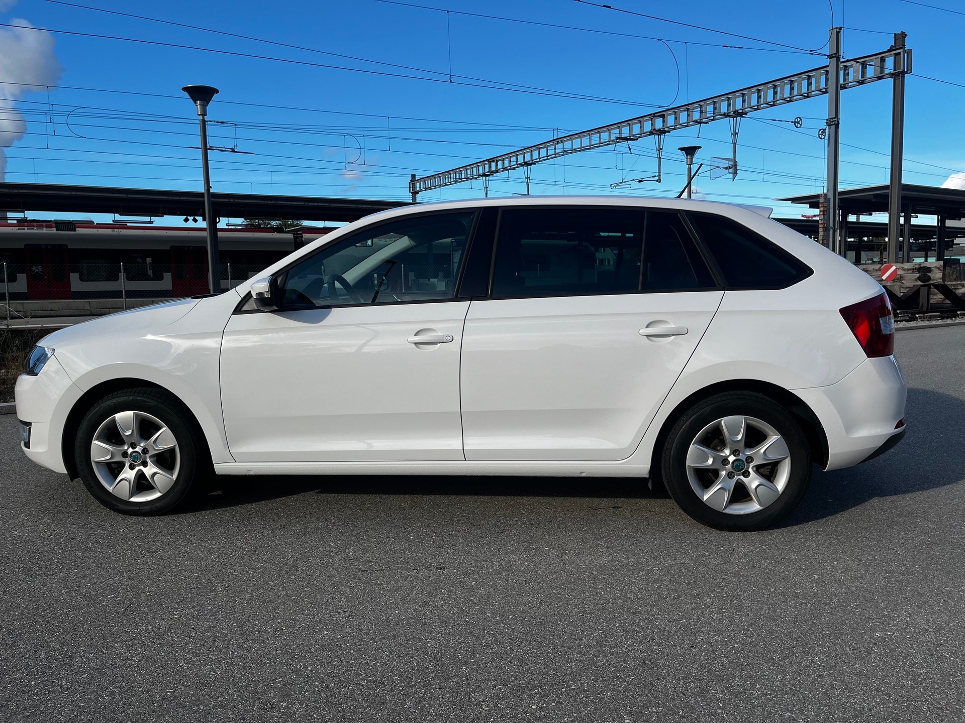 SKODA Rapid Spaceback 1.2 TSI Ambition DSG-image-3