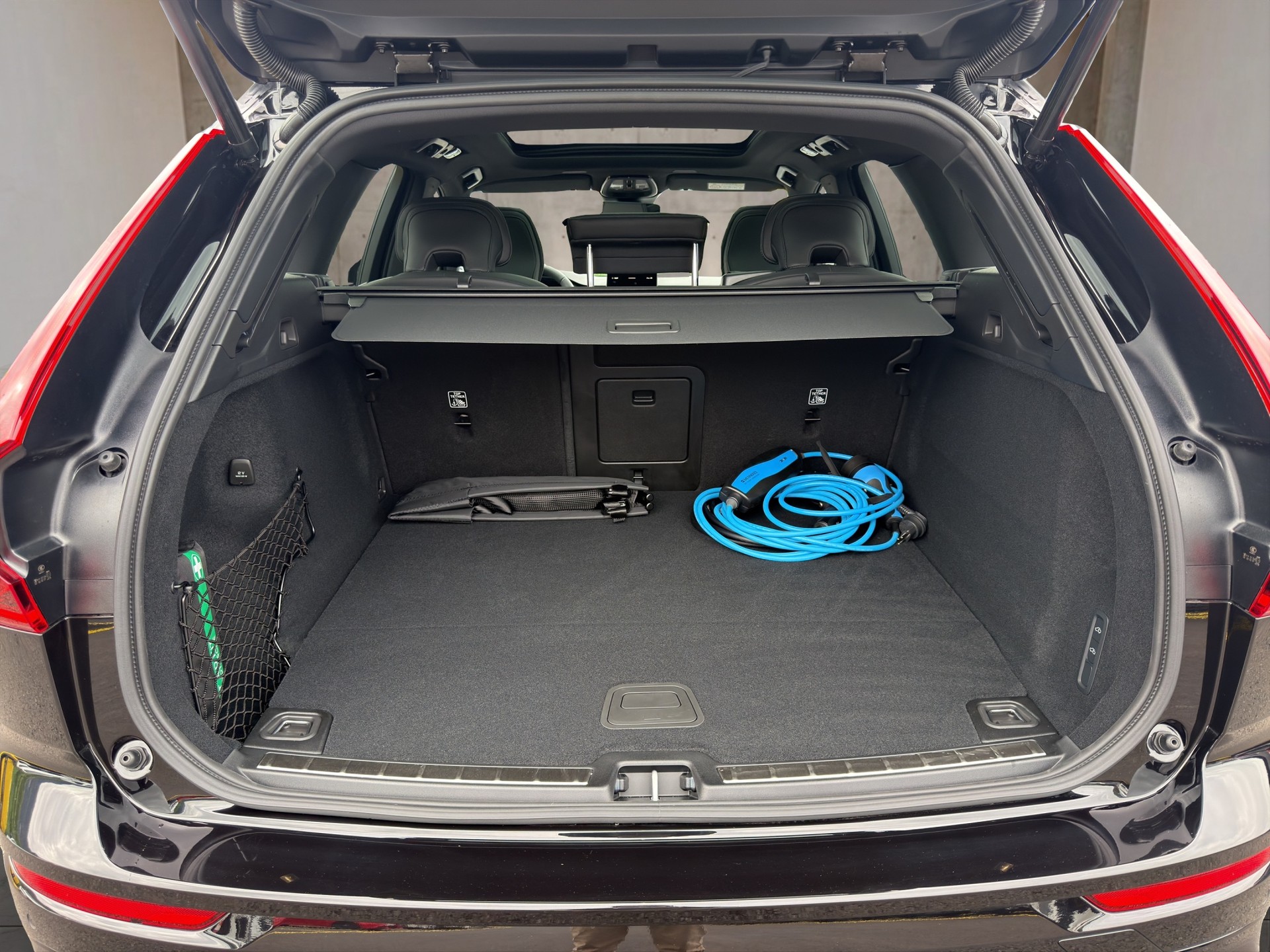 VOLVO XC60 2.0 T8 TE Black Edition eAWD-image-19