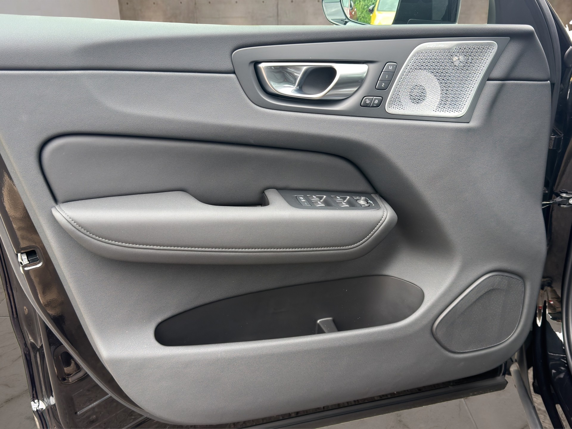 VOLVO XC60 2.0 T8 TE Black Edition eAWD-image-18