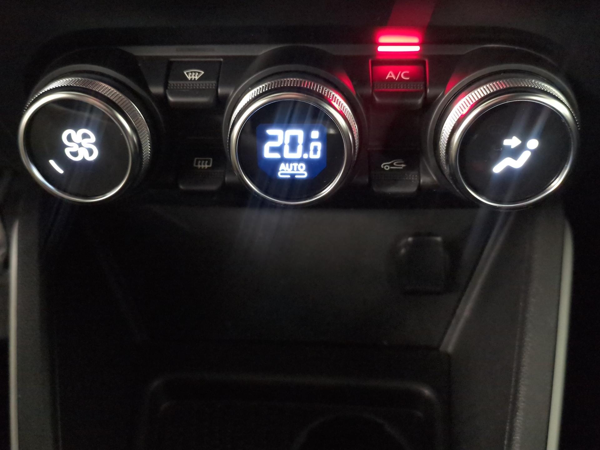 DACIA Duster TCe 130 Celebration 4x2-image-23