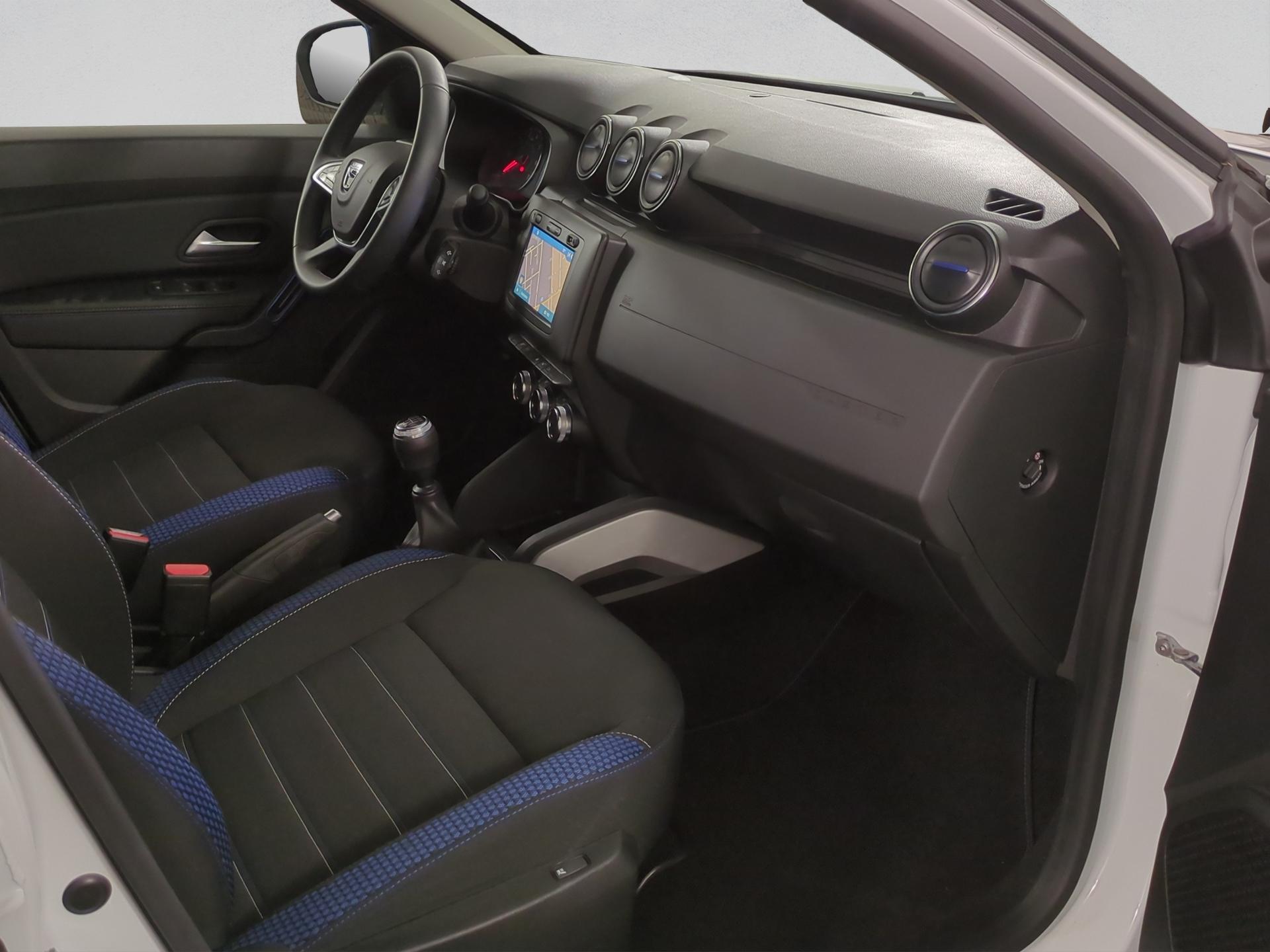 DACIA Duster TCe 130 Celebration 4x2-image-16