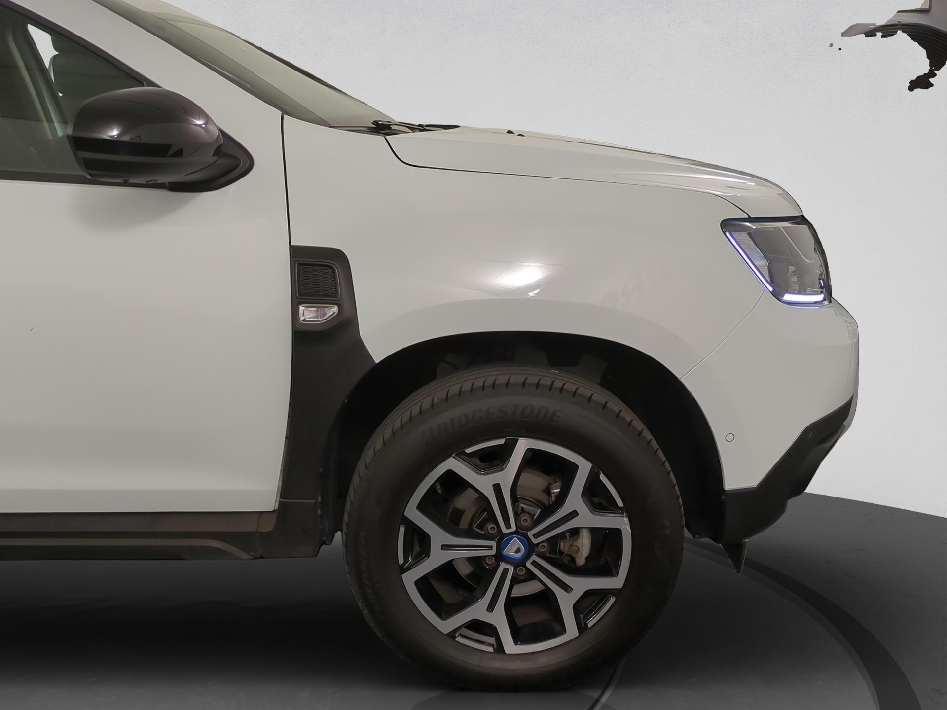 DACIA Duster TCe 130 Celebration 4x2-image-17