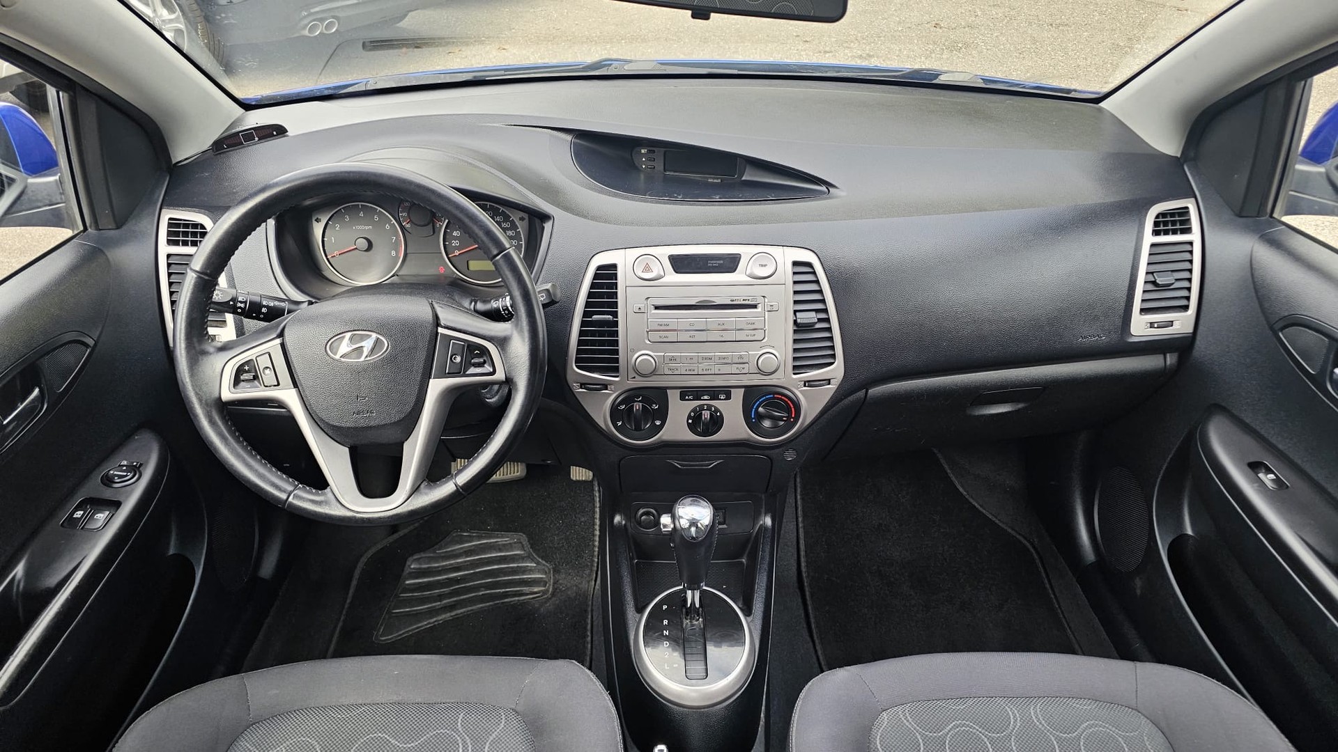 HYUNDAI i20 1.4 Style Automatic-image-12
