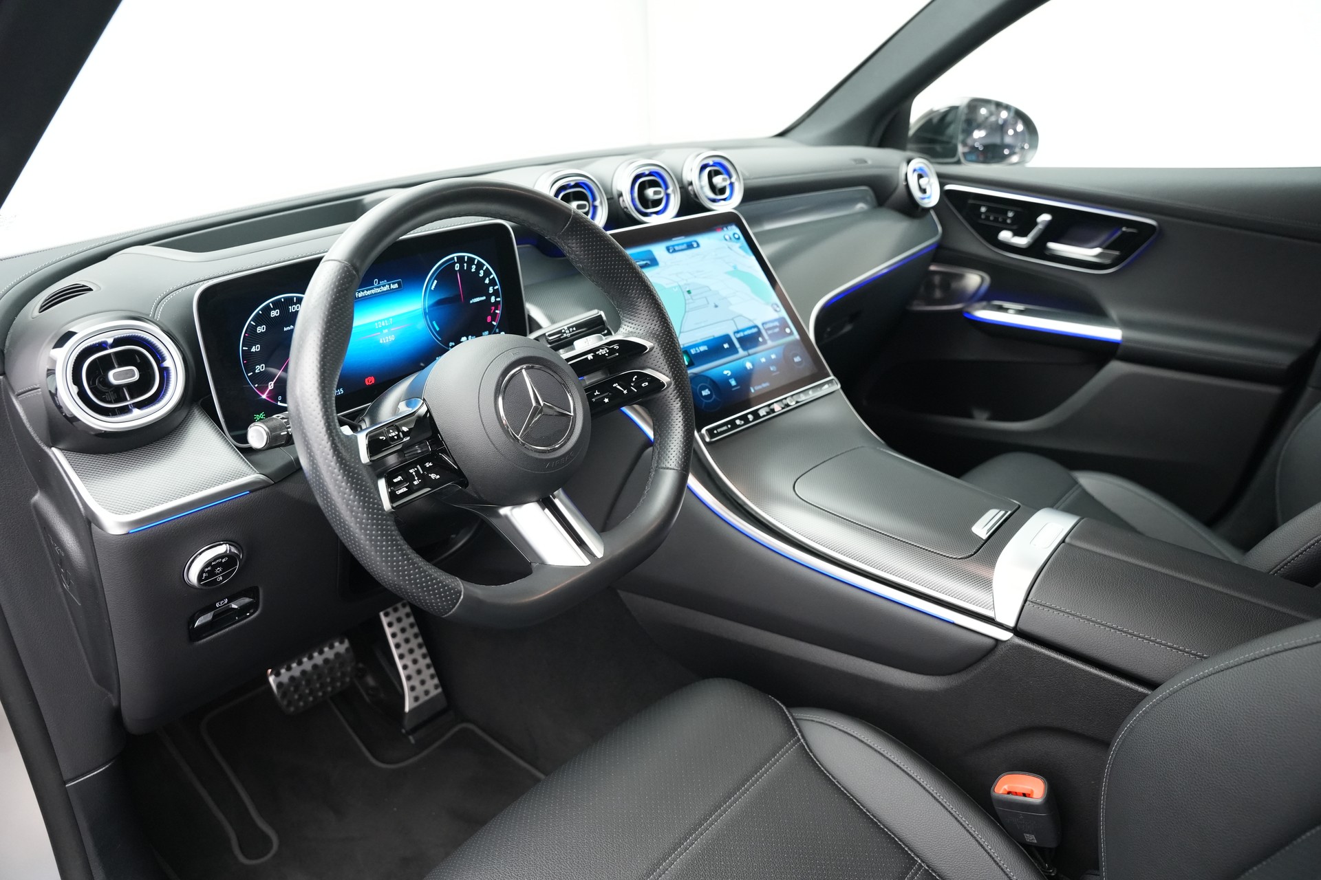 MERCEDES-BENZ GLC 300 e 4Matic 9G-Tronic *CH-Fahrzeug*-image-11