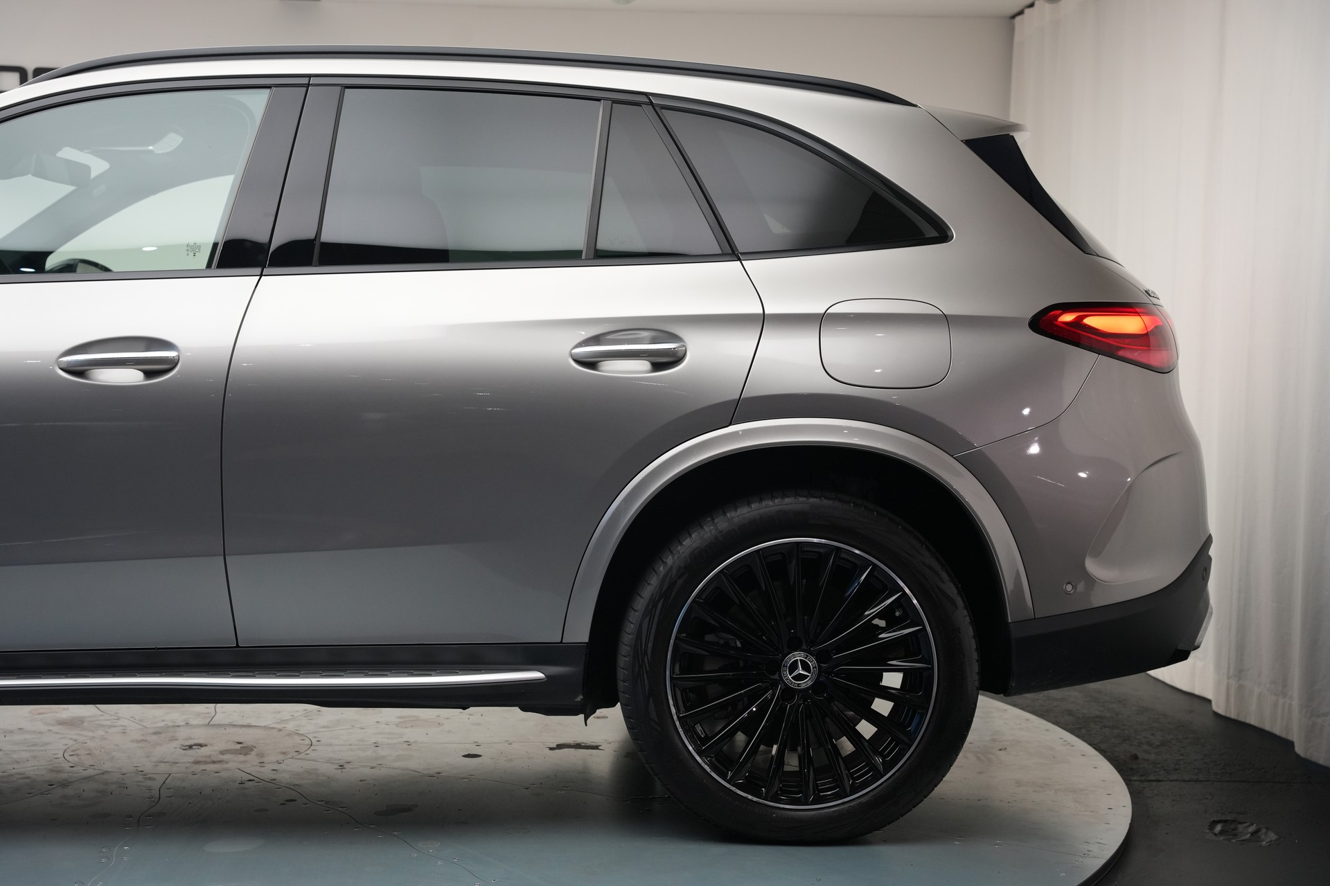 MERCEDES-BENZ GLC 300 e 4Matic 9G-Tronic *CH-Fahrzeug*-image-46