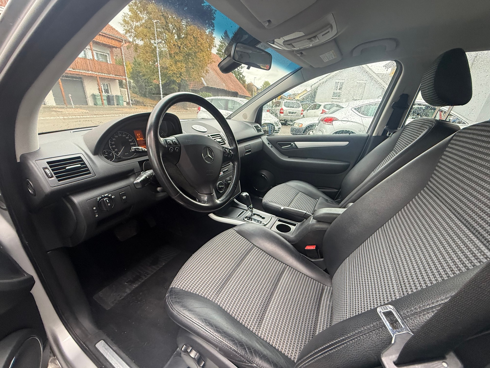 MERCEDES-BENZ A 200 Avantgarde-image-9