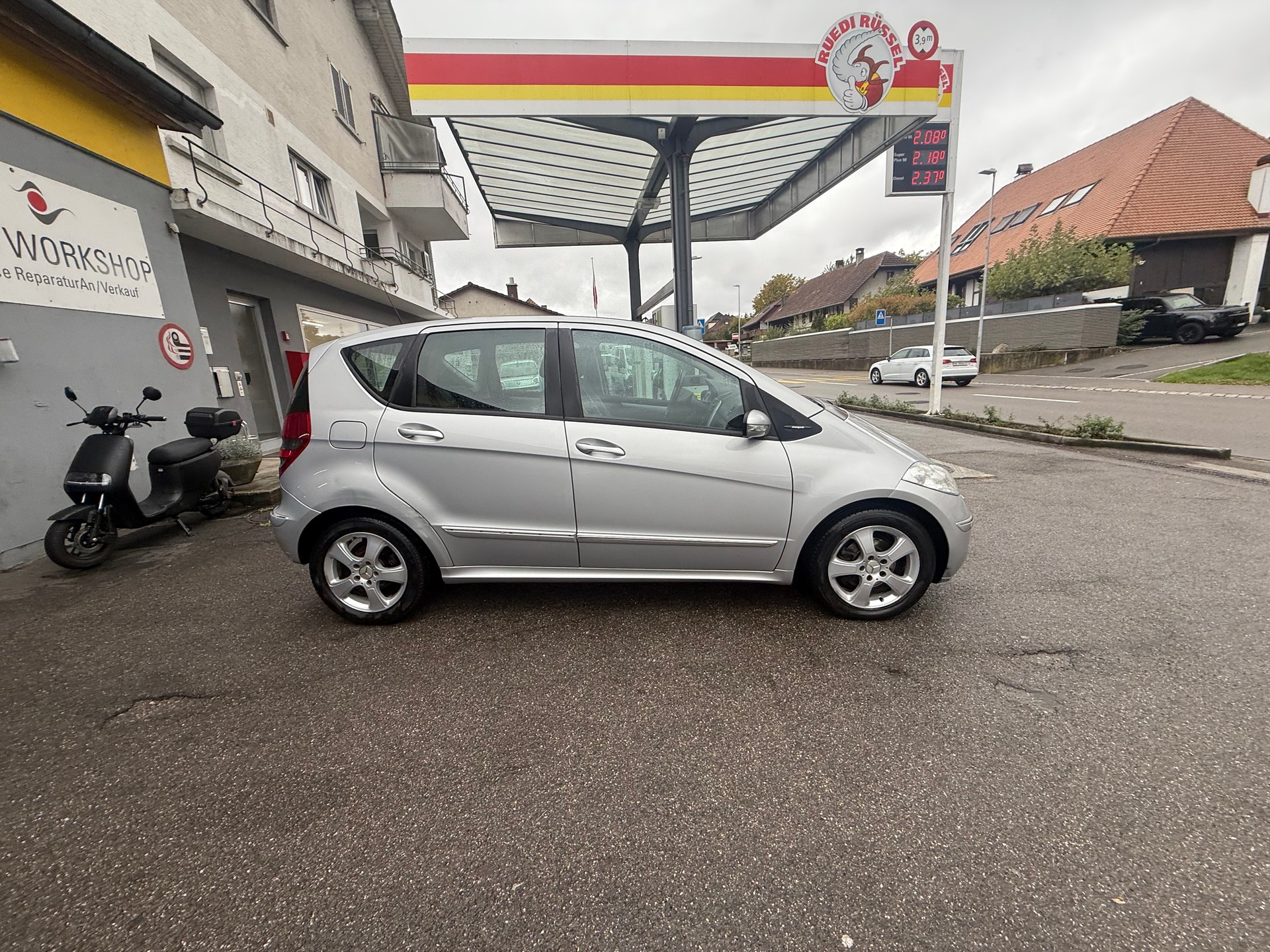 MERCEDES-BENZ A 200 Avantgarde-image-1