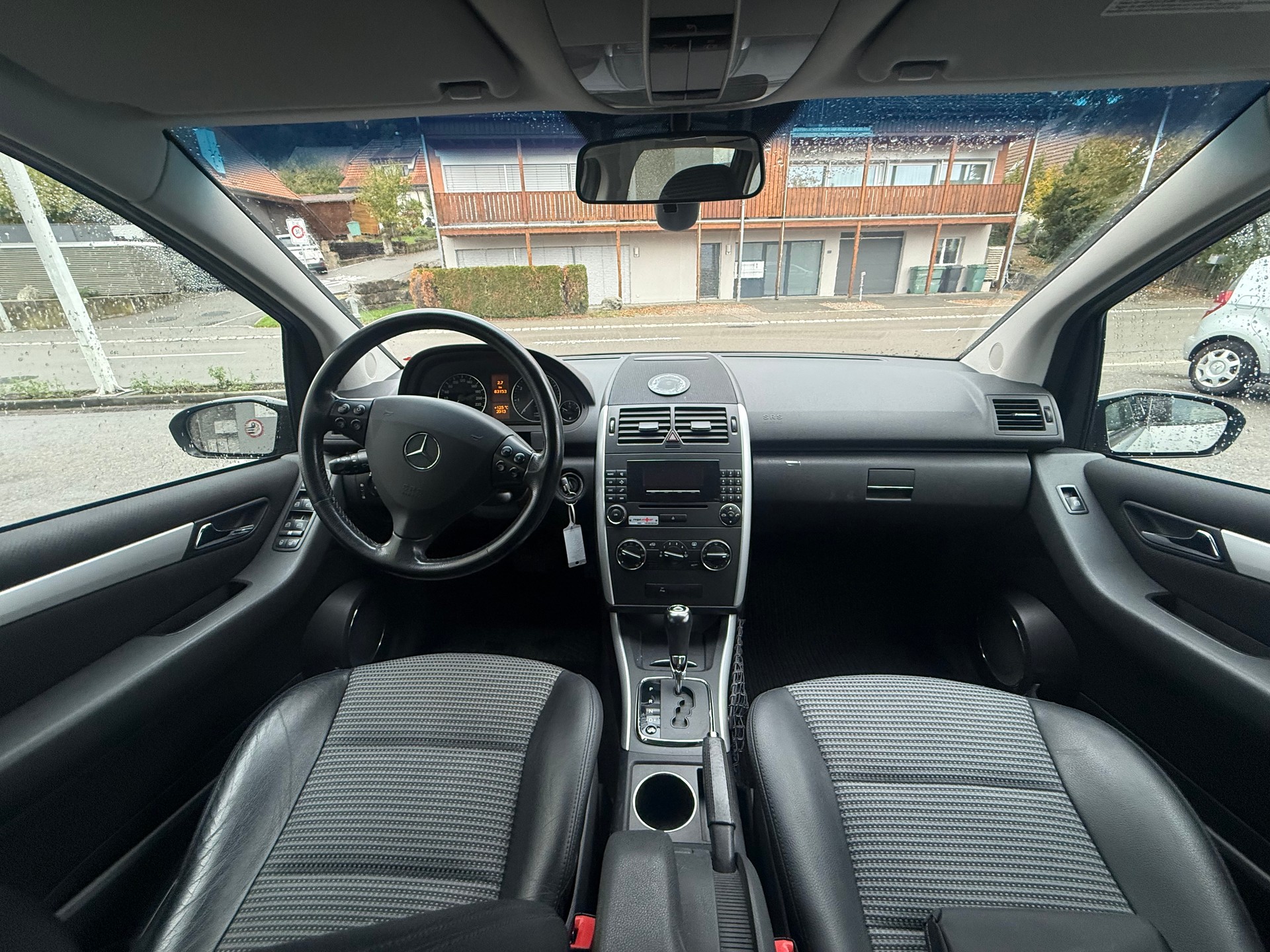 MERCEDES-BENZ A 200 Avantgarde-image-13