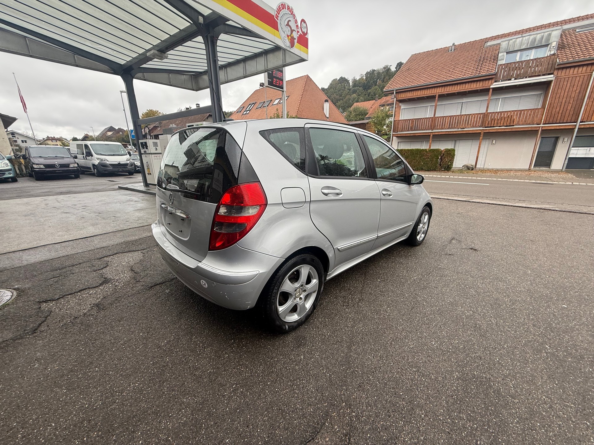 MERCEDES-BENZ A 200 Avantgarde-image-3