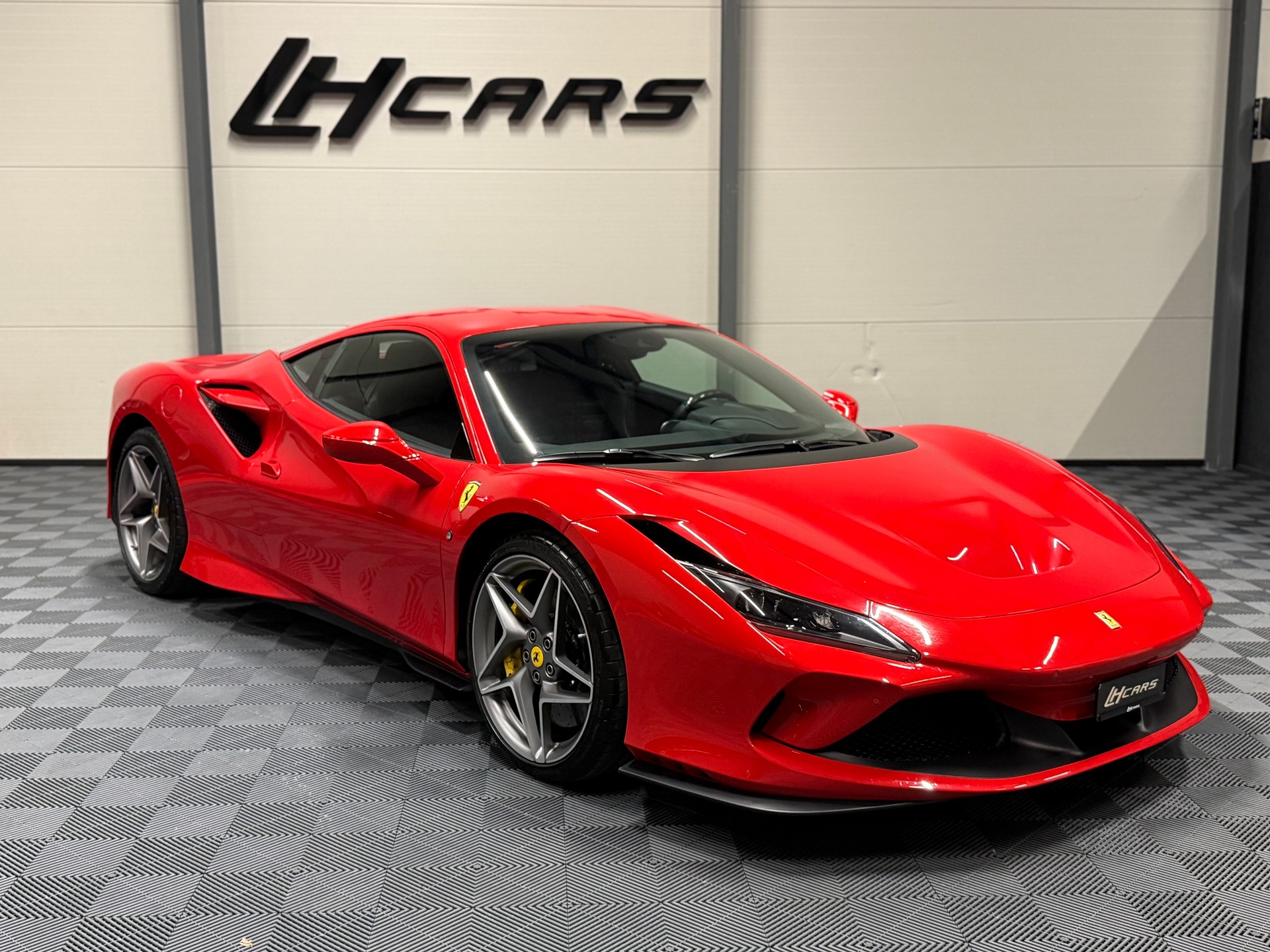FERRARI F8 Tributo-image-5