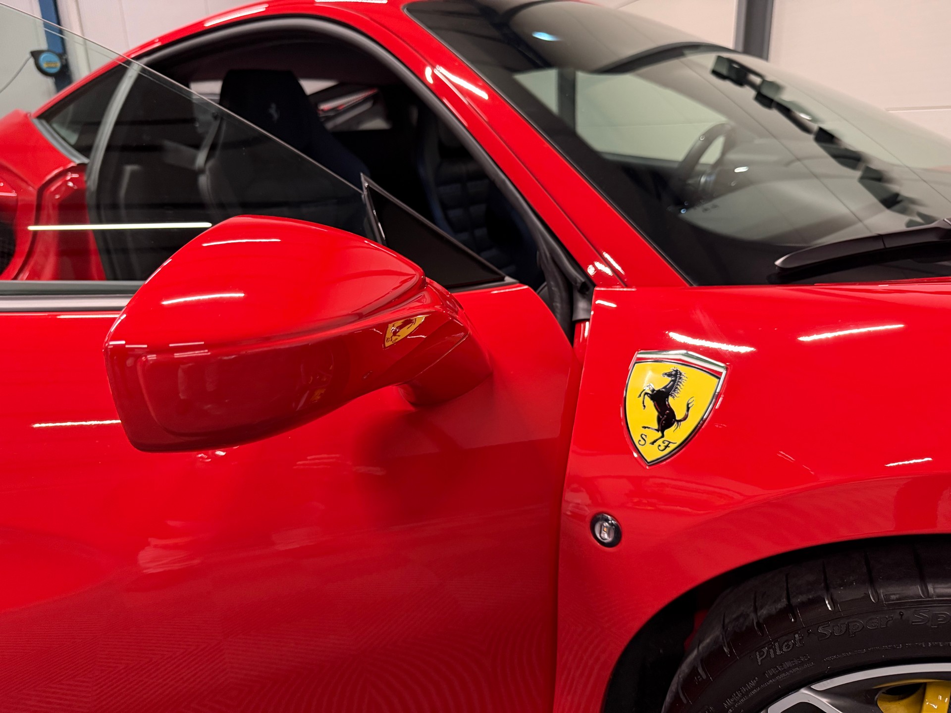 FERRARI F8 Tributo-image-15