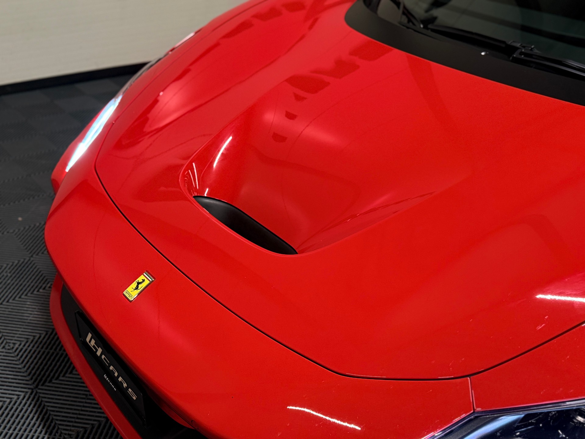 FERRARI F8 Tributo-image-8
