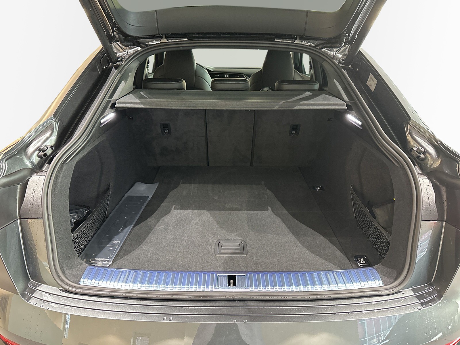 AUDI SQ8 Sportback e-tron quattro-image-9