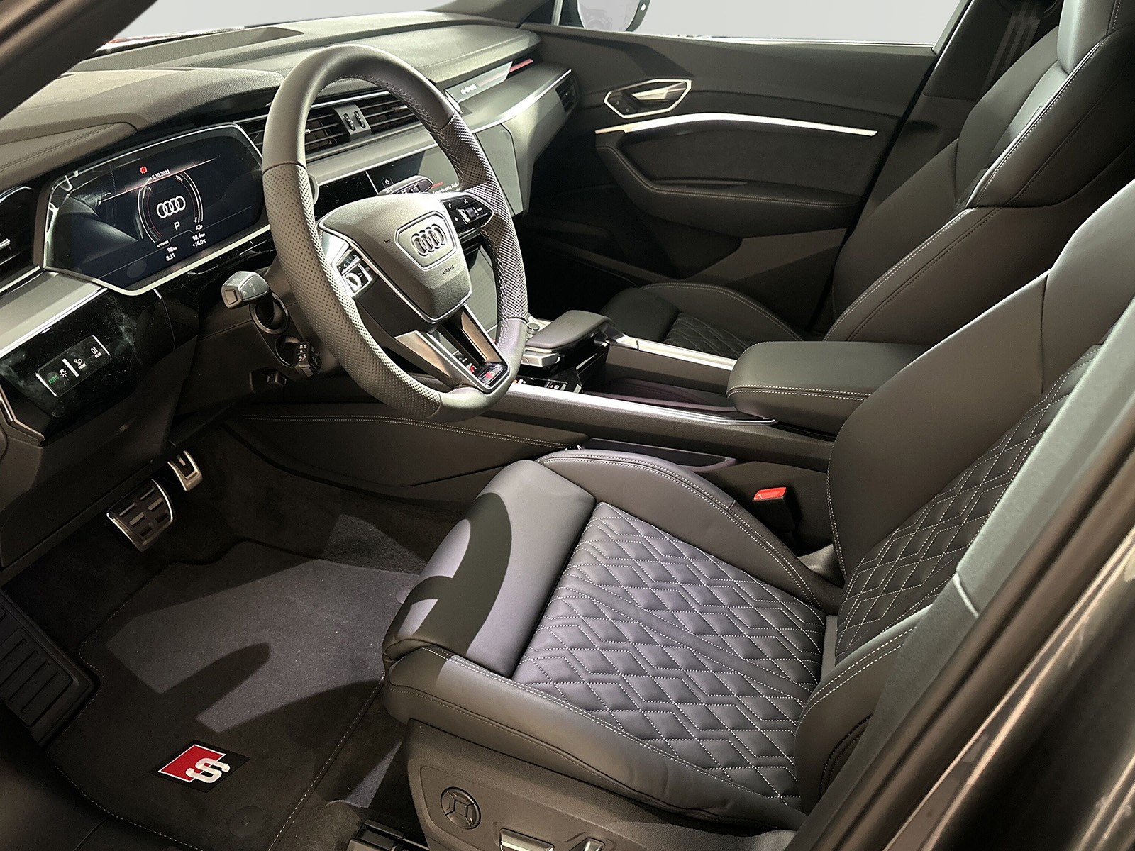 AUDI SQ8 Sportback e-tron quattro-image-6