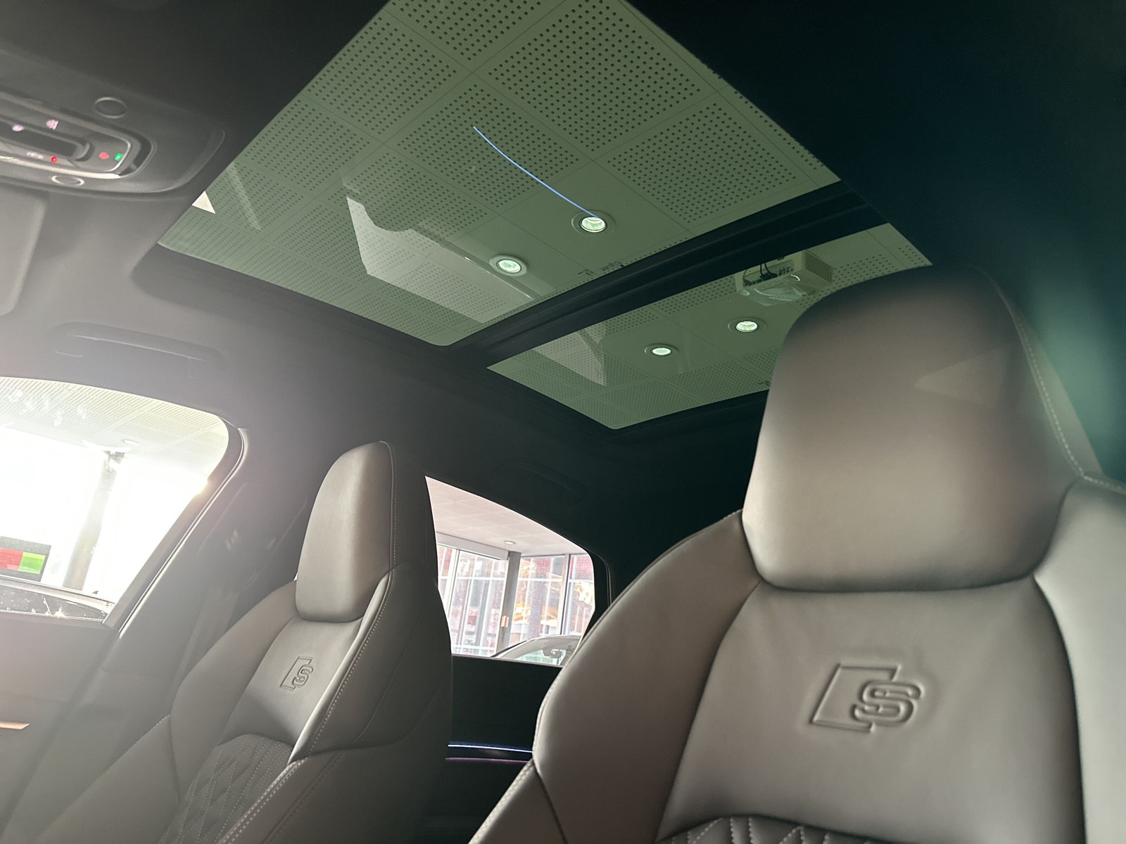 AUDI SQ8 Sportback e-tron quattro-image-10