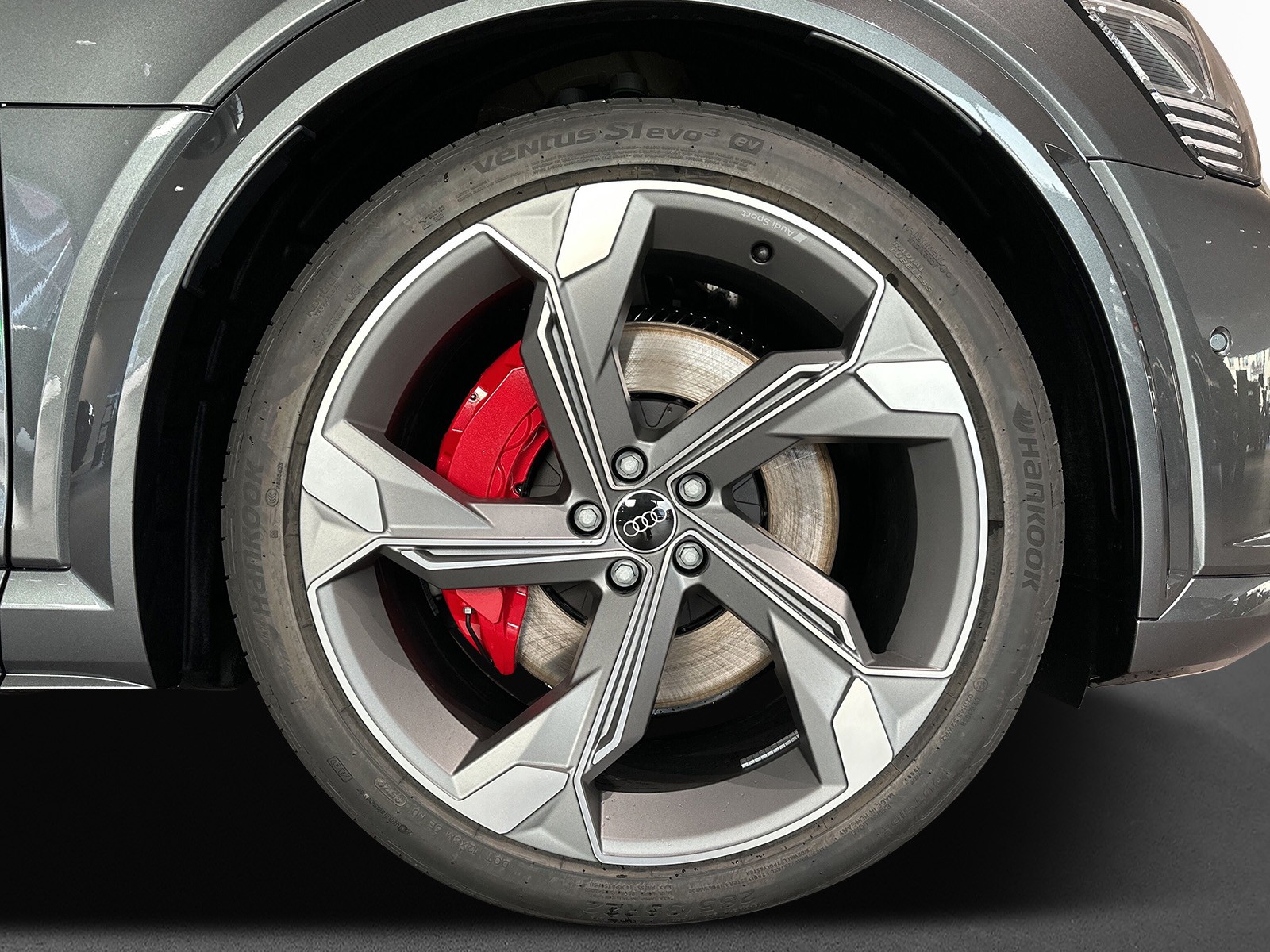 AUDI SQ8 Sportback e-tron quattro-image-5