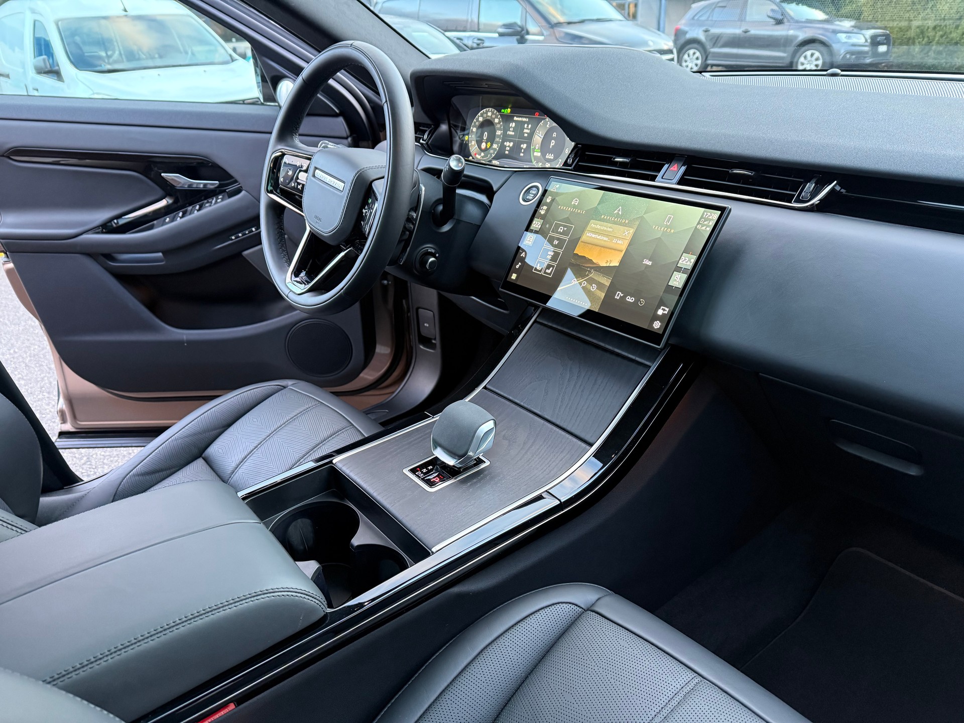 LAND ROVER Range Rover Evoque R-Dynamic P 300e SE AT8-image-11