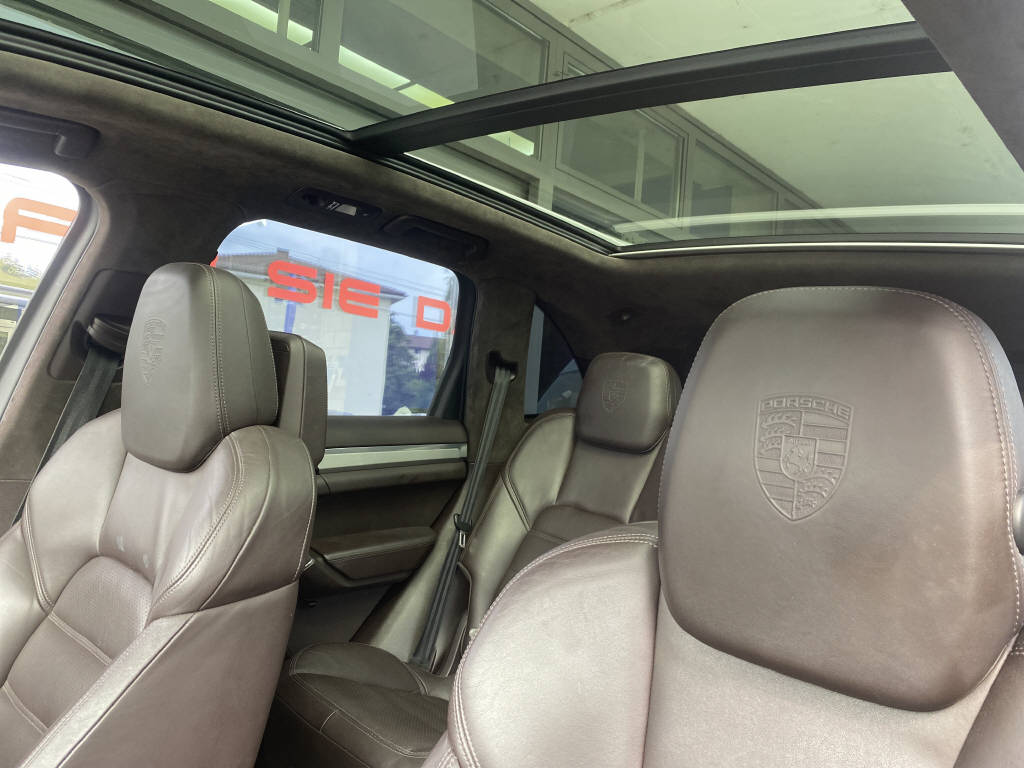 PORSCHE Cayenne 4.8 V8 Turbo TipTronic-image-13