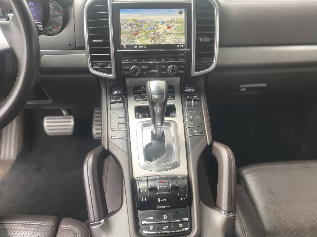 PORSCHE Cayenne 4.8 V8 Turbo TipTronic-image-8