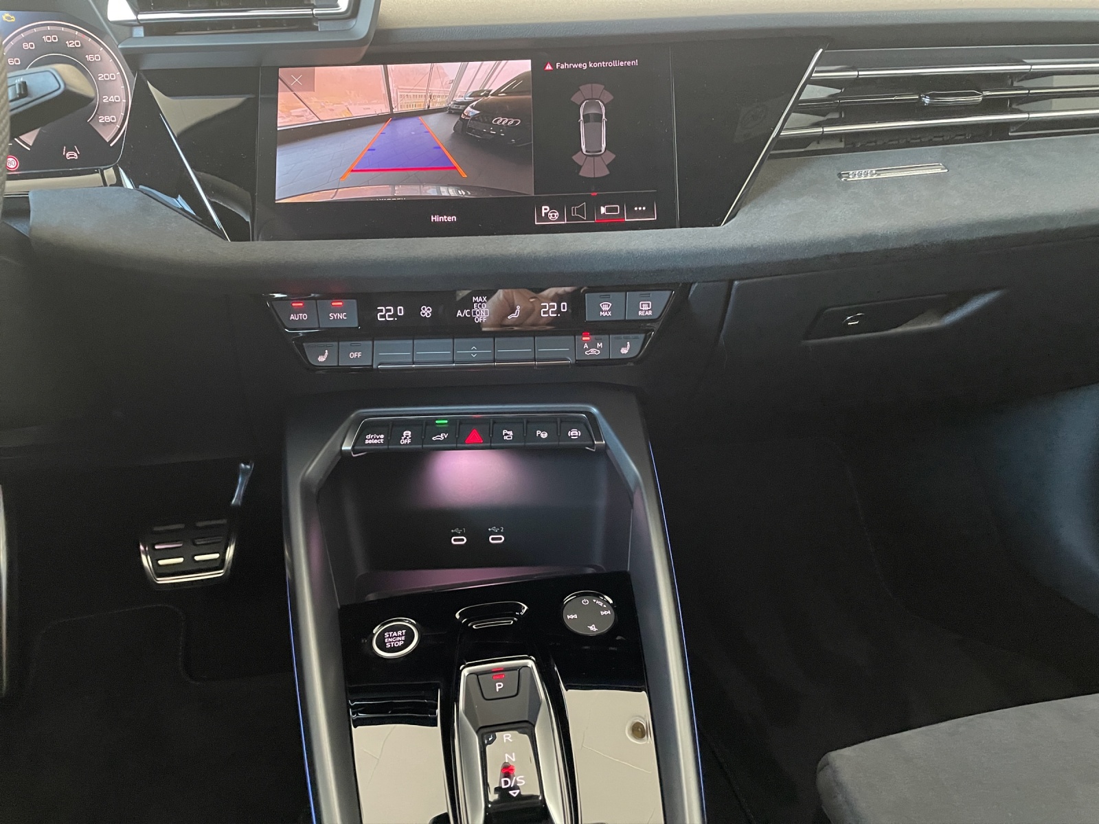 AUDI A3 Sportback 45 TFSI e S line Attraction S-tronic-image-12