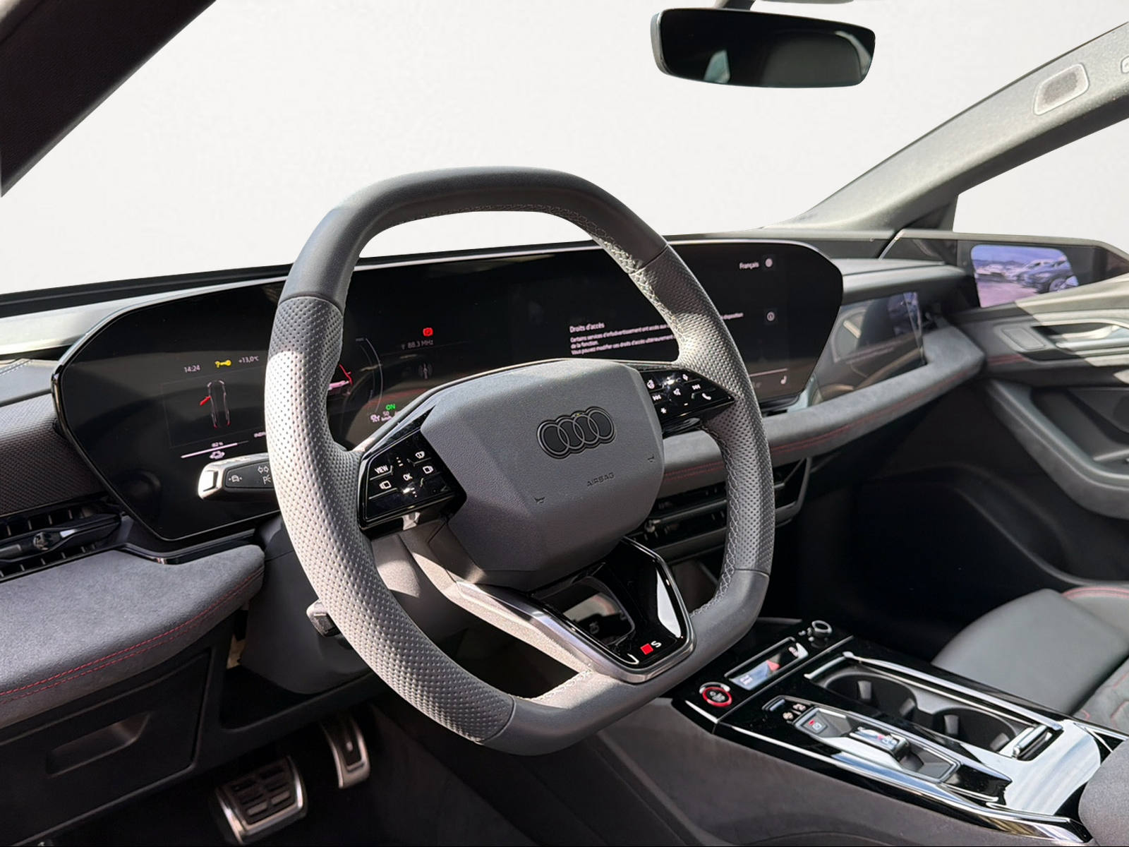 AUDI S6 Avant e-tron quattro-image-2
