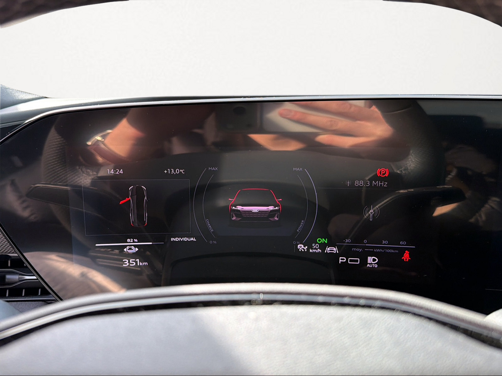 AUDI S6 Avant e-tron quattro-image-3