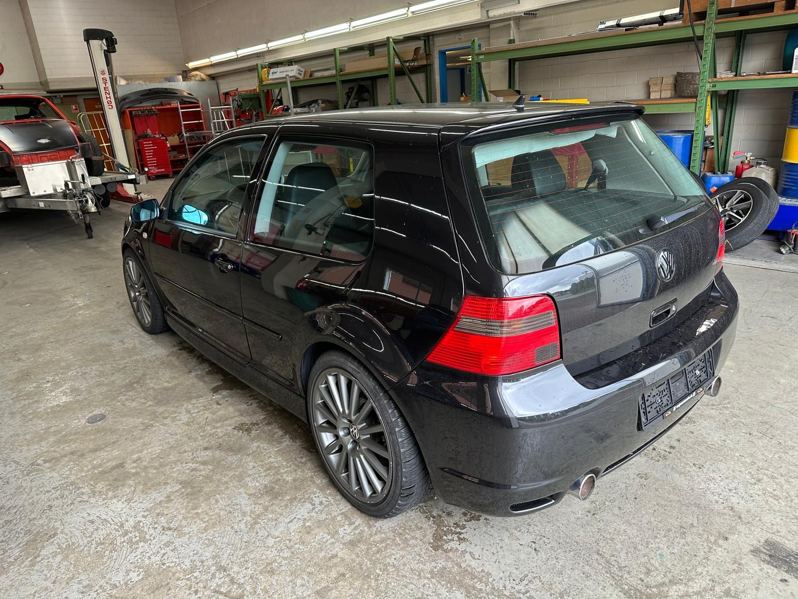 VW Golf R32 4Motion-image-3
