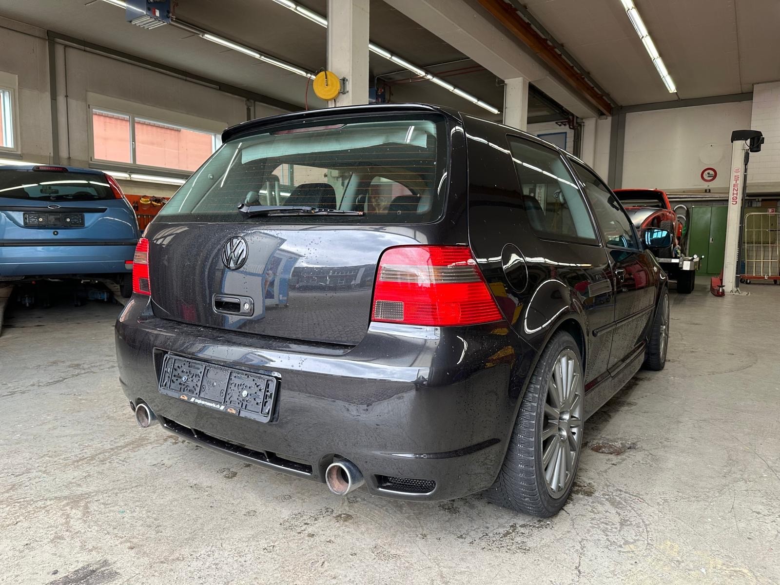 VW Golf R32 4Motion-image-1