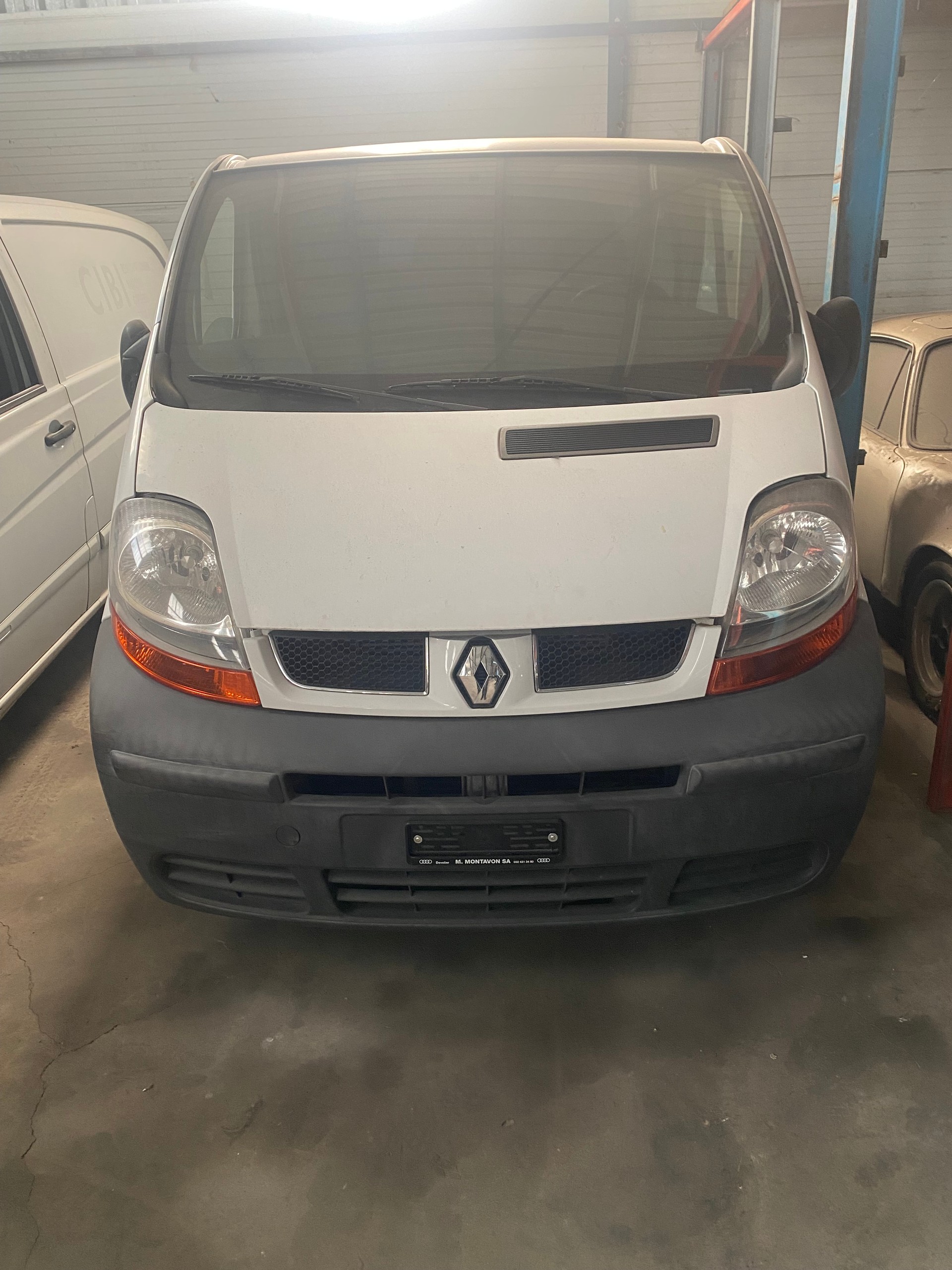 RENAULT Trafic 1.9 dCi 100 2.7t-image-0