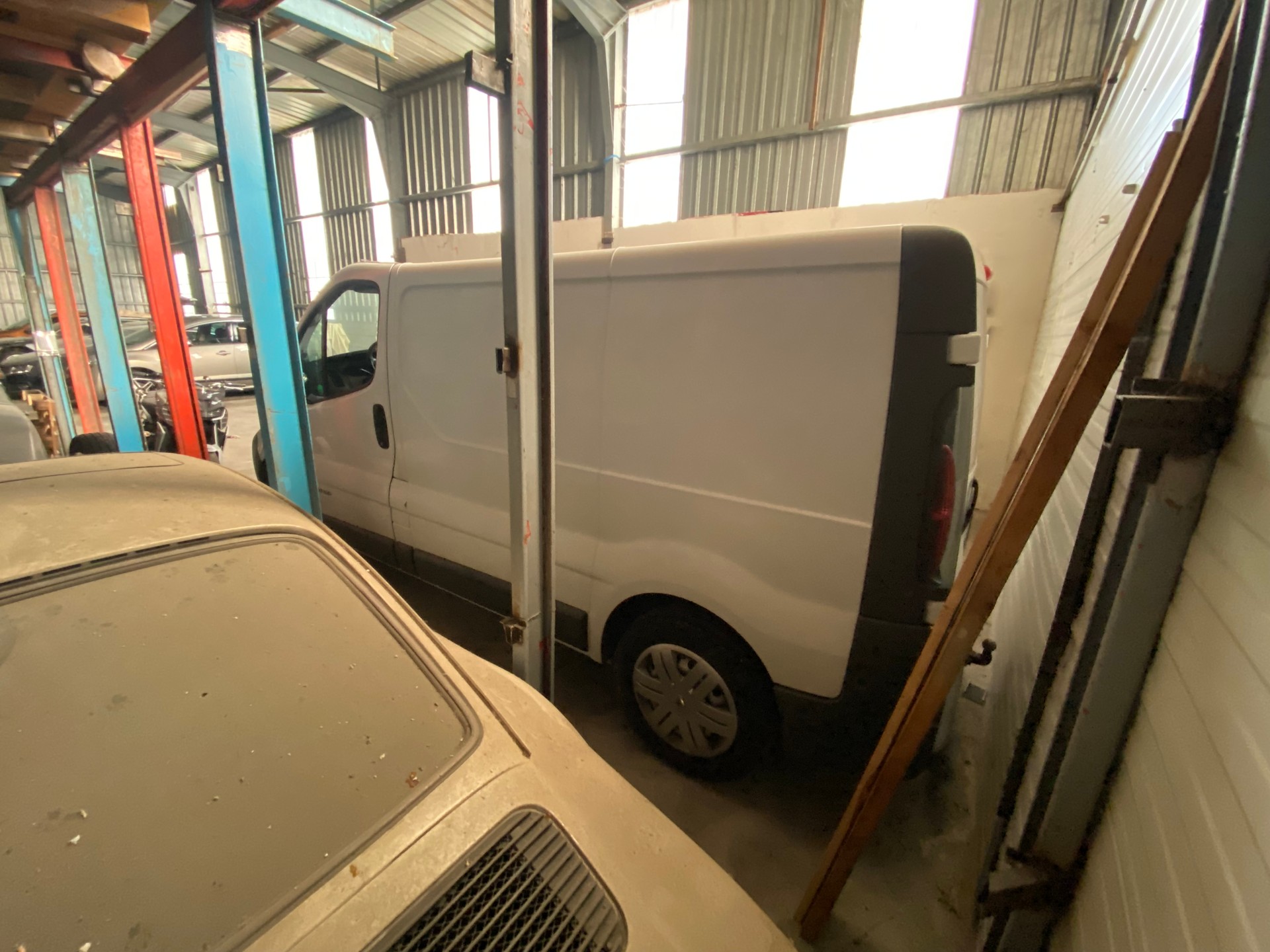 RENAULT Trafic 1.9 dCi 100 2.7t-image-2