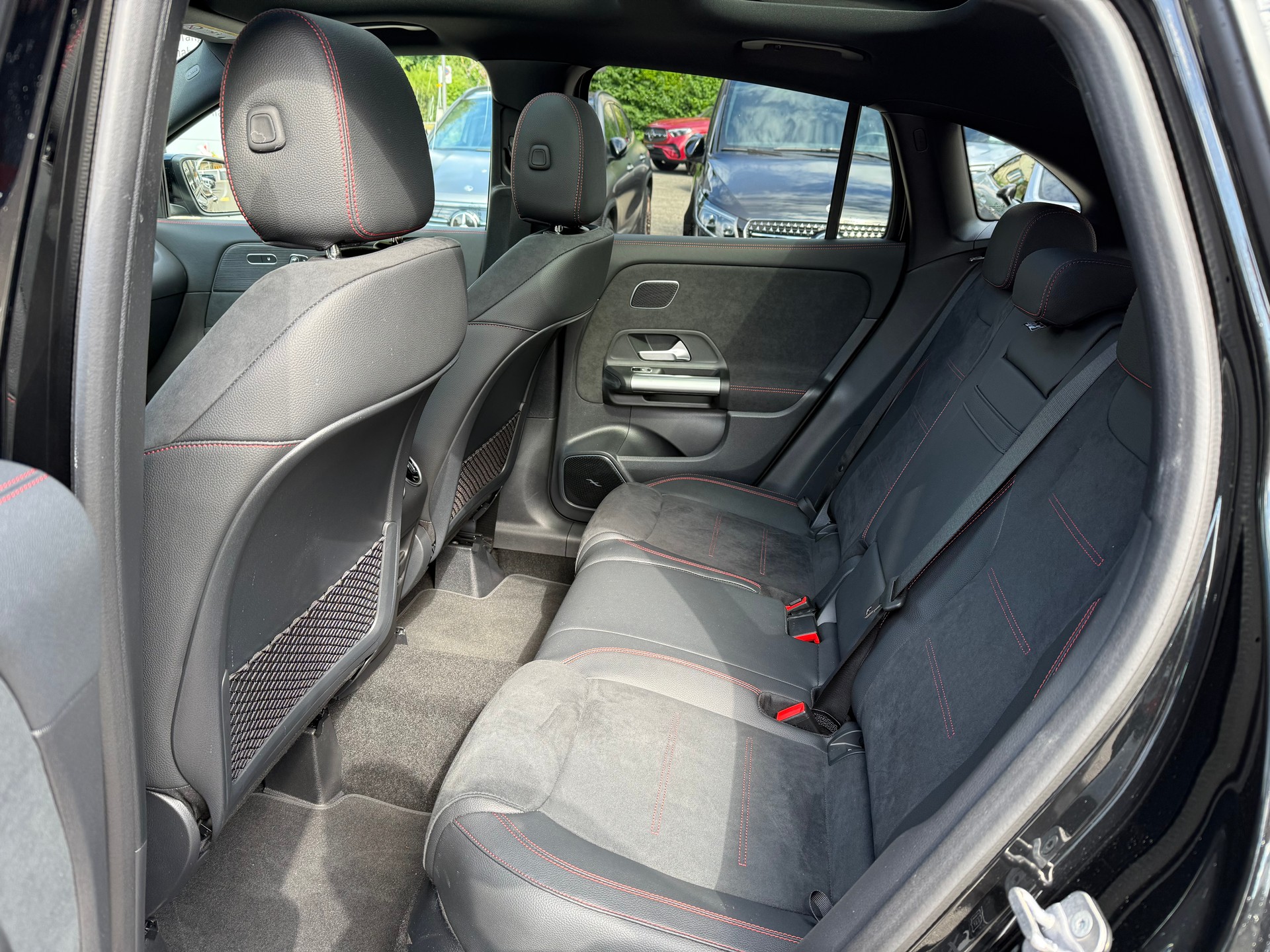 MERCEDES-BENZ GLA 200 Night Star 7G-D-image-4