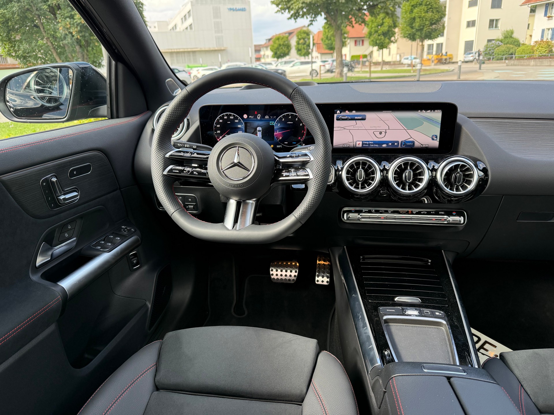 MERCEDES-BENZ GLA 200 Night Star 7G-D-showroom-element-3
