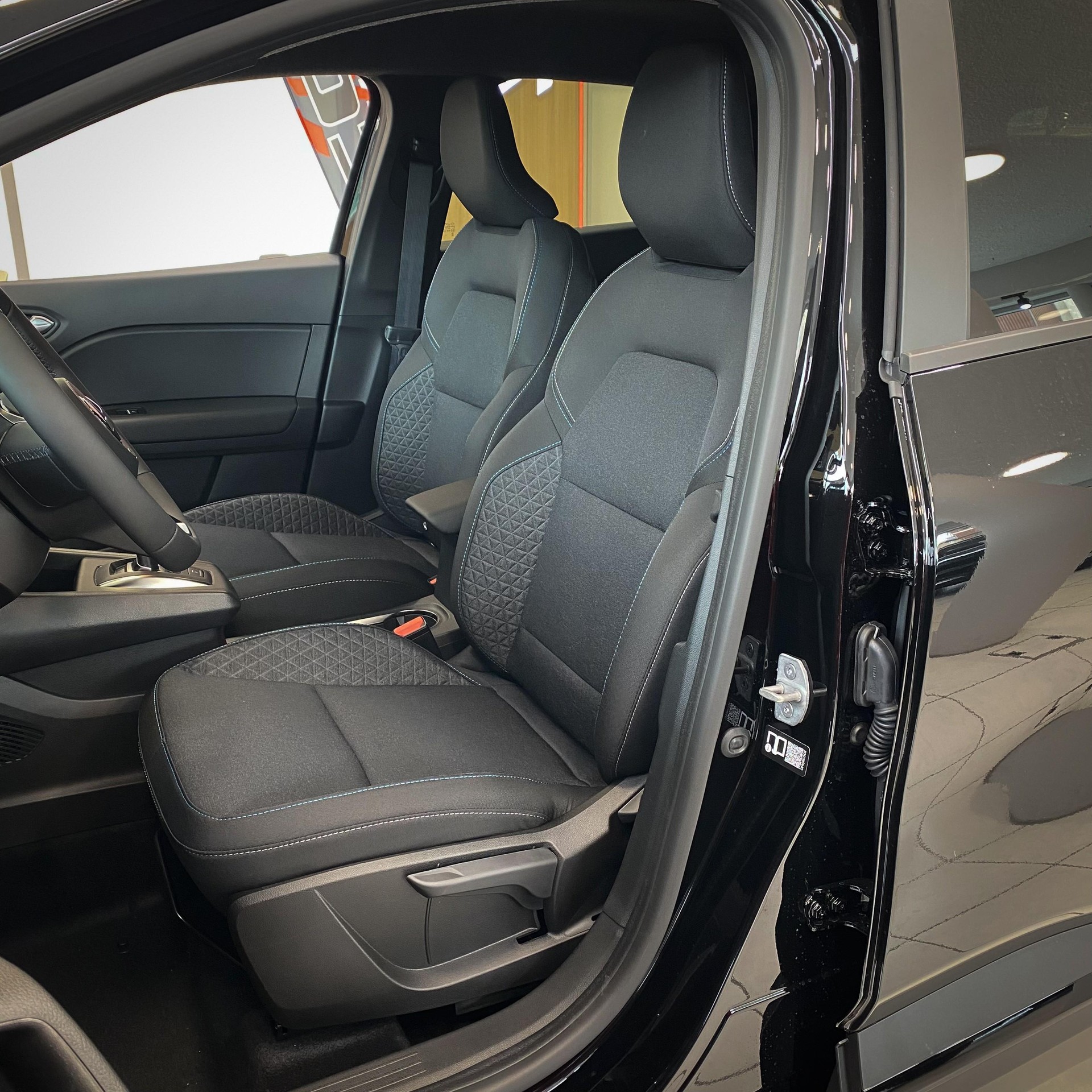 MITSUBISHI ASX 1.8 HEV Invite-image-8