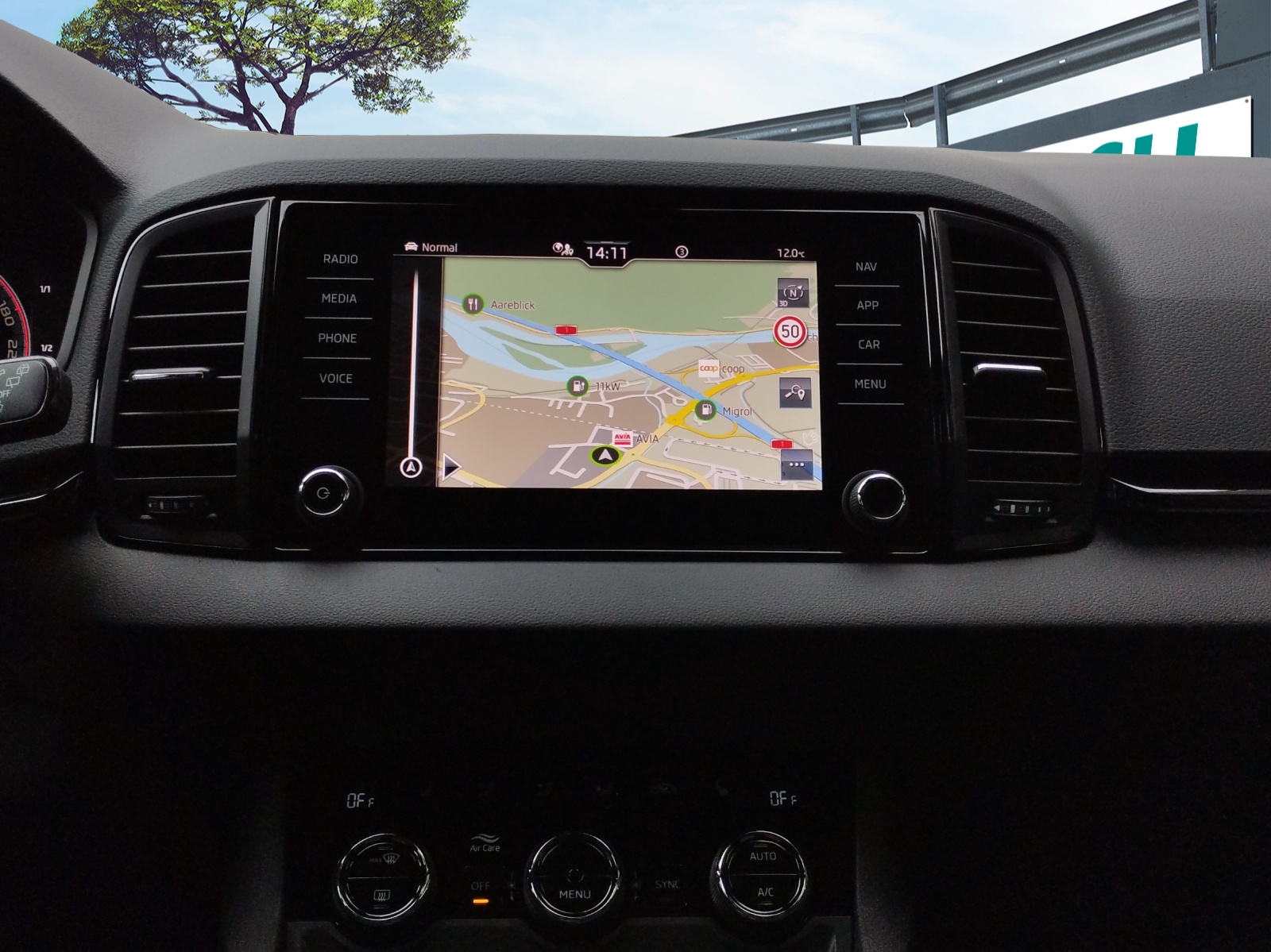 SKODA Karoq 2.0 TSI SportLine 4x4 DSG-image-11