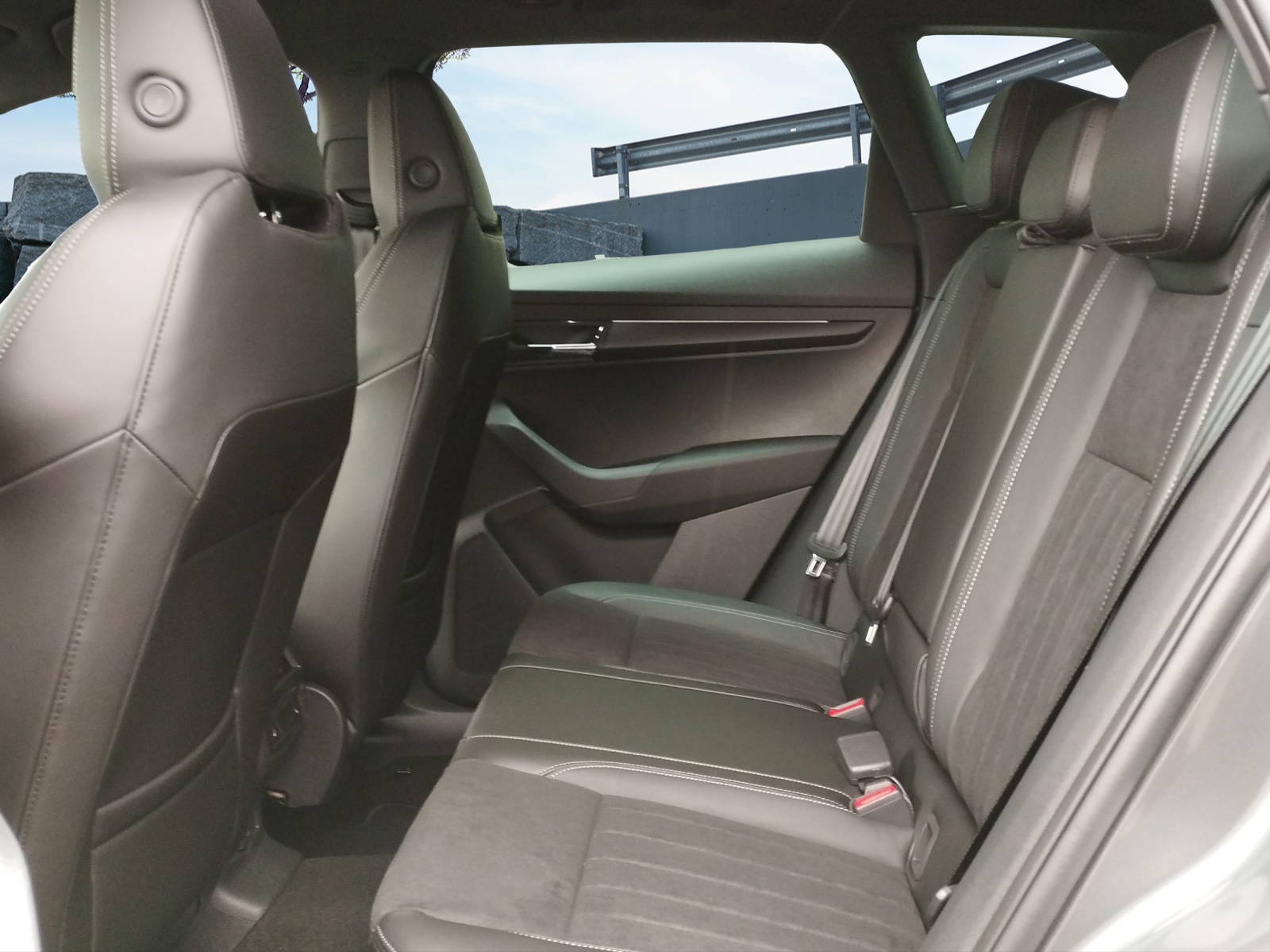 SKODA Karoq 2.0 TSI SportLine 4x4 DSG-image-7