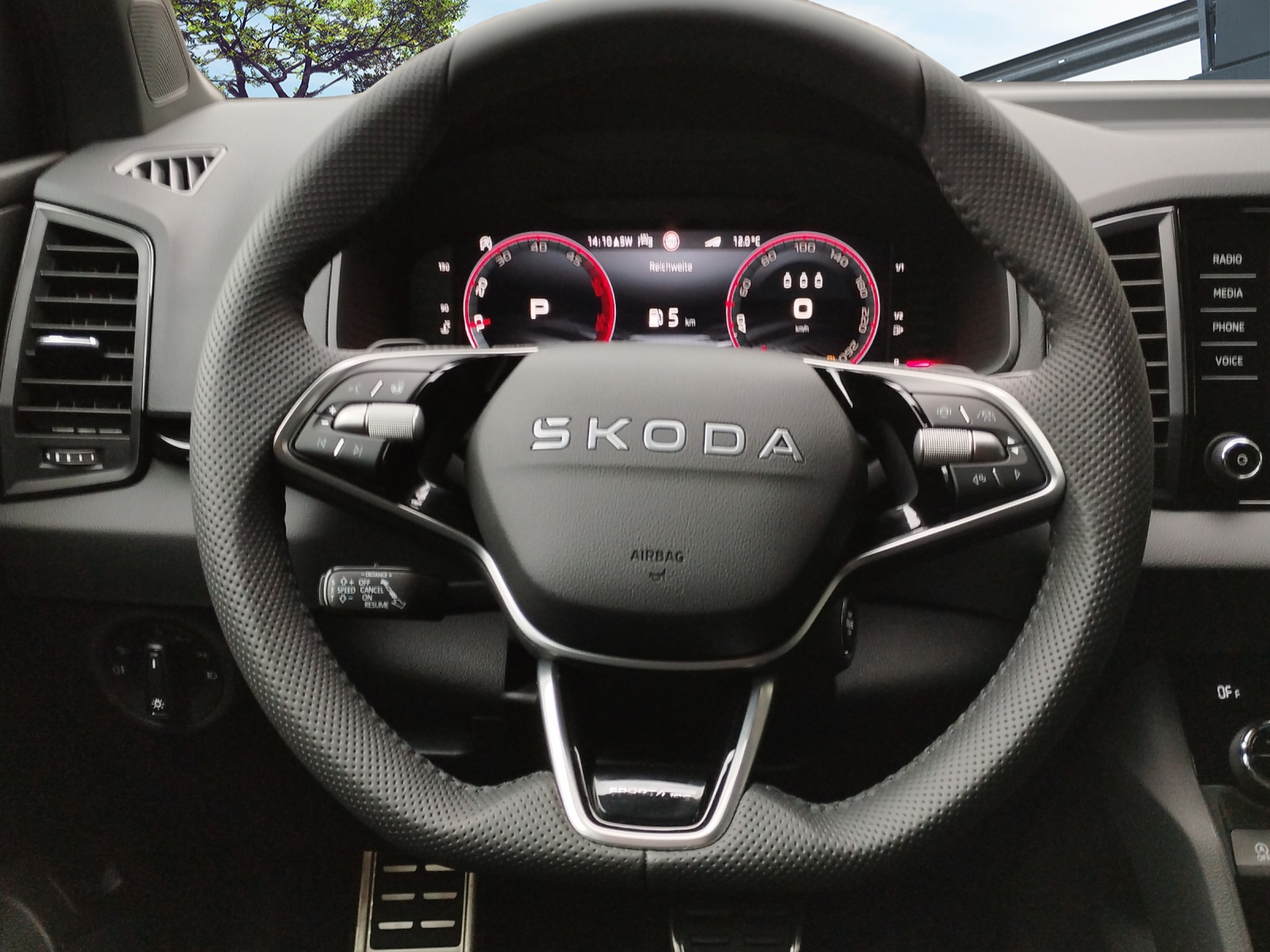 SKODA Karoq 2.0 TSI SportLine 4x4 DSG-image-10