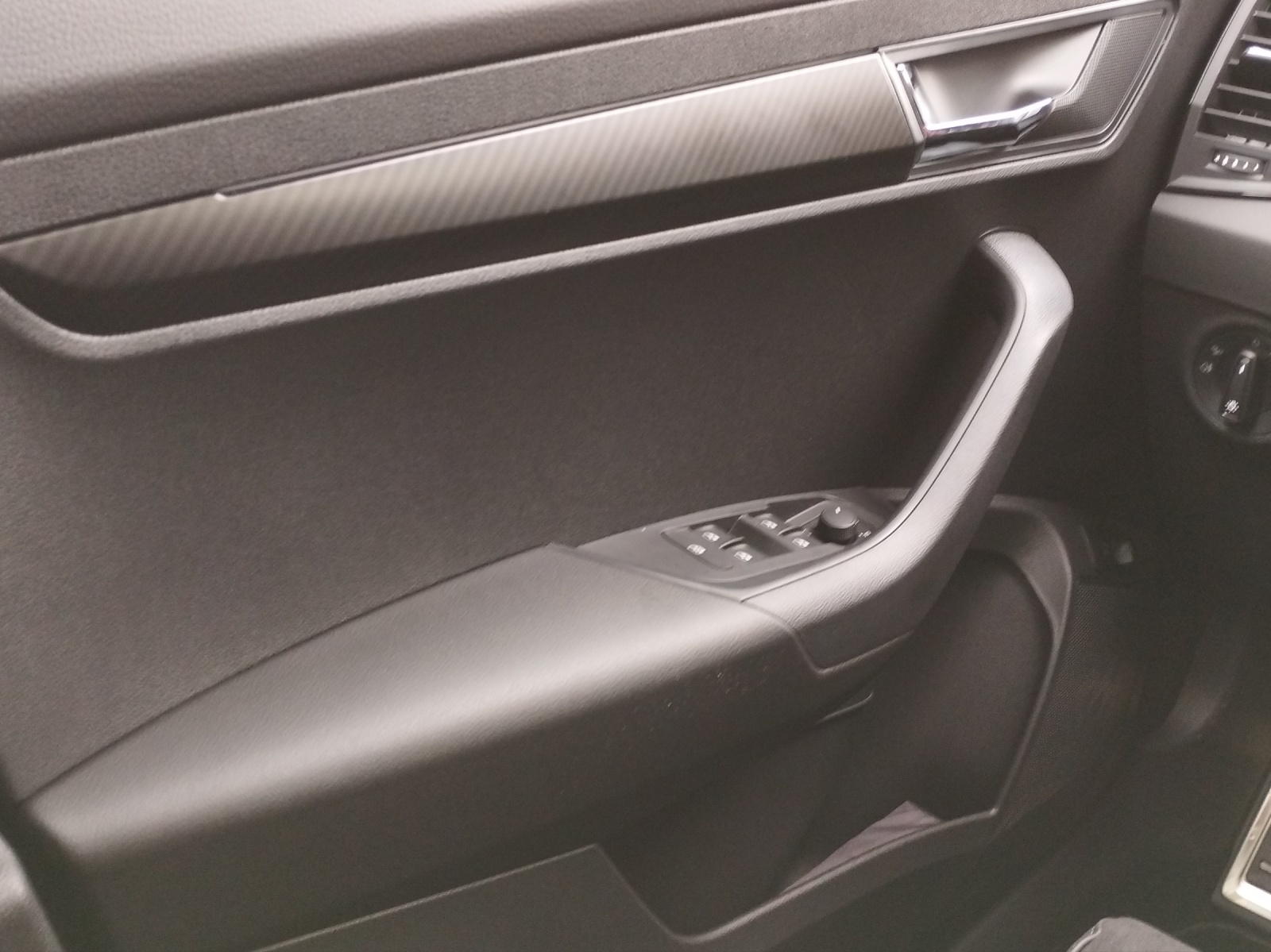 SKODA Karoq 2.0 TSI SportLine 4x4 DSG-image-12