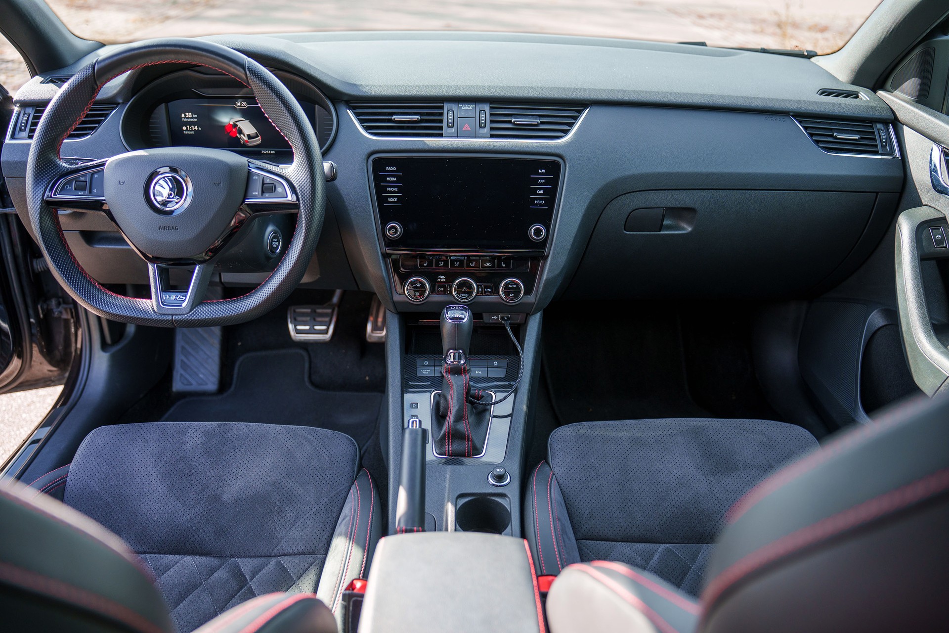 SKODA Octavia Combi 2.0 TSI RS DSG-image-5