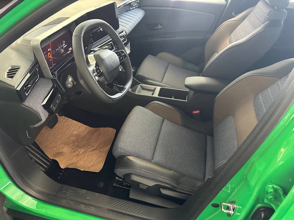 RENAULT R5 E-Tech Comfort Range techno-image-5