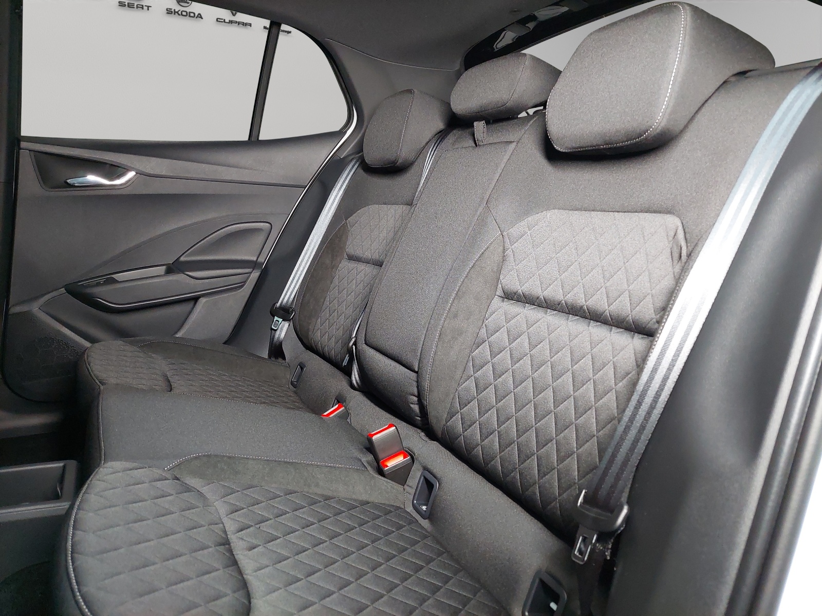 SKODA Fabia 1.0 TSI Monte Carlo DSG-image-8