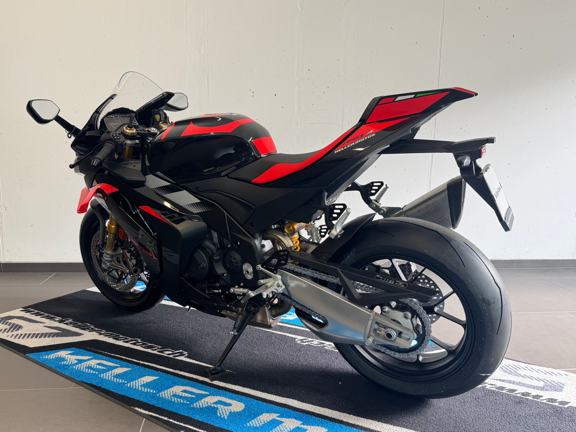 APRILIA RSV4 1100 E5+ Factory-showroom-element-2