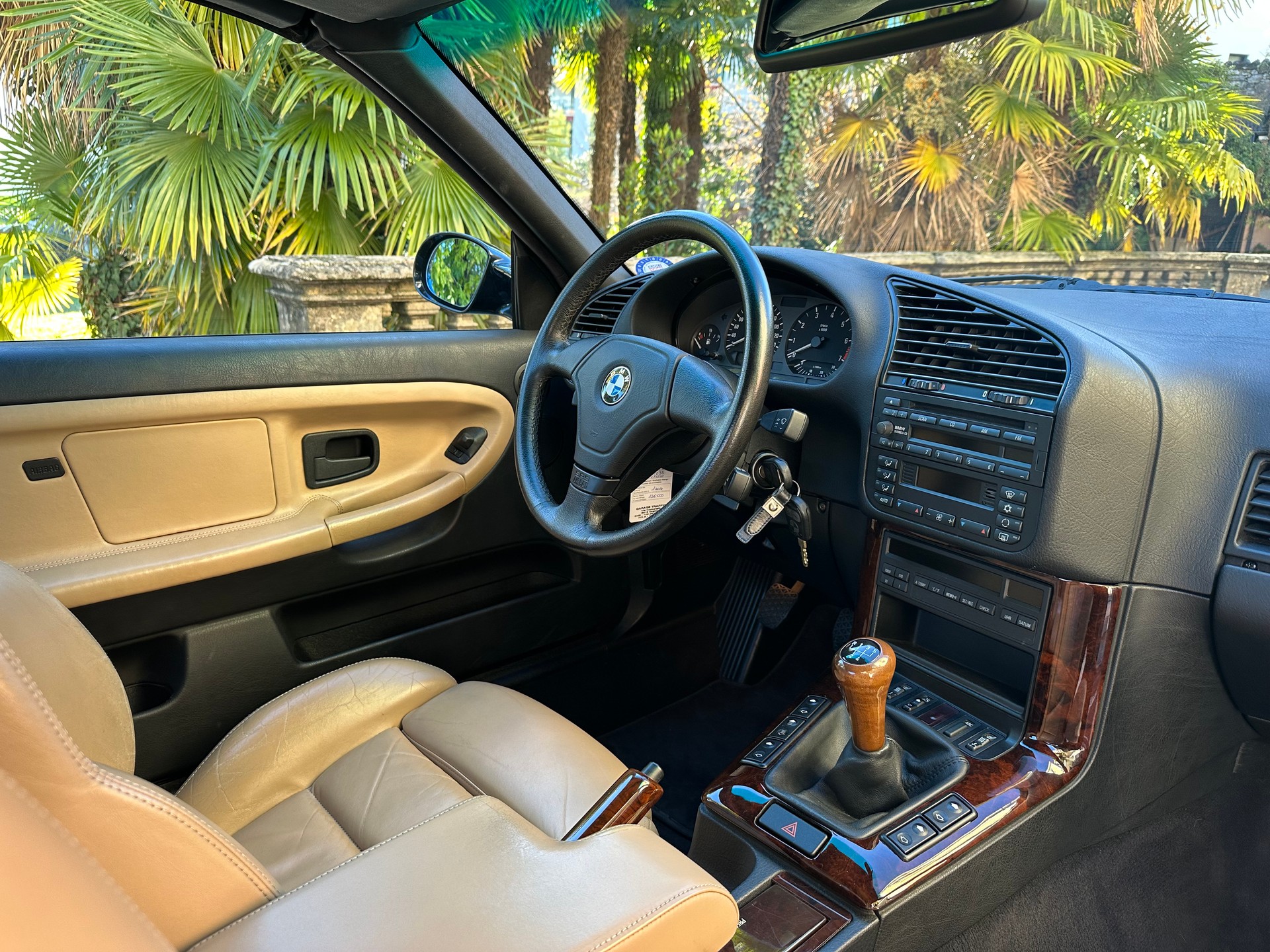 BMW 328i Cabrio-image-6