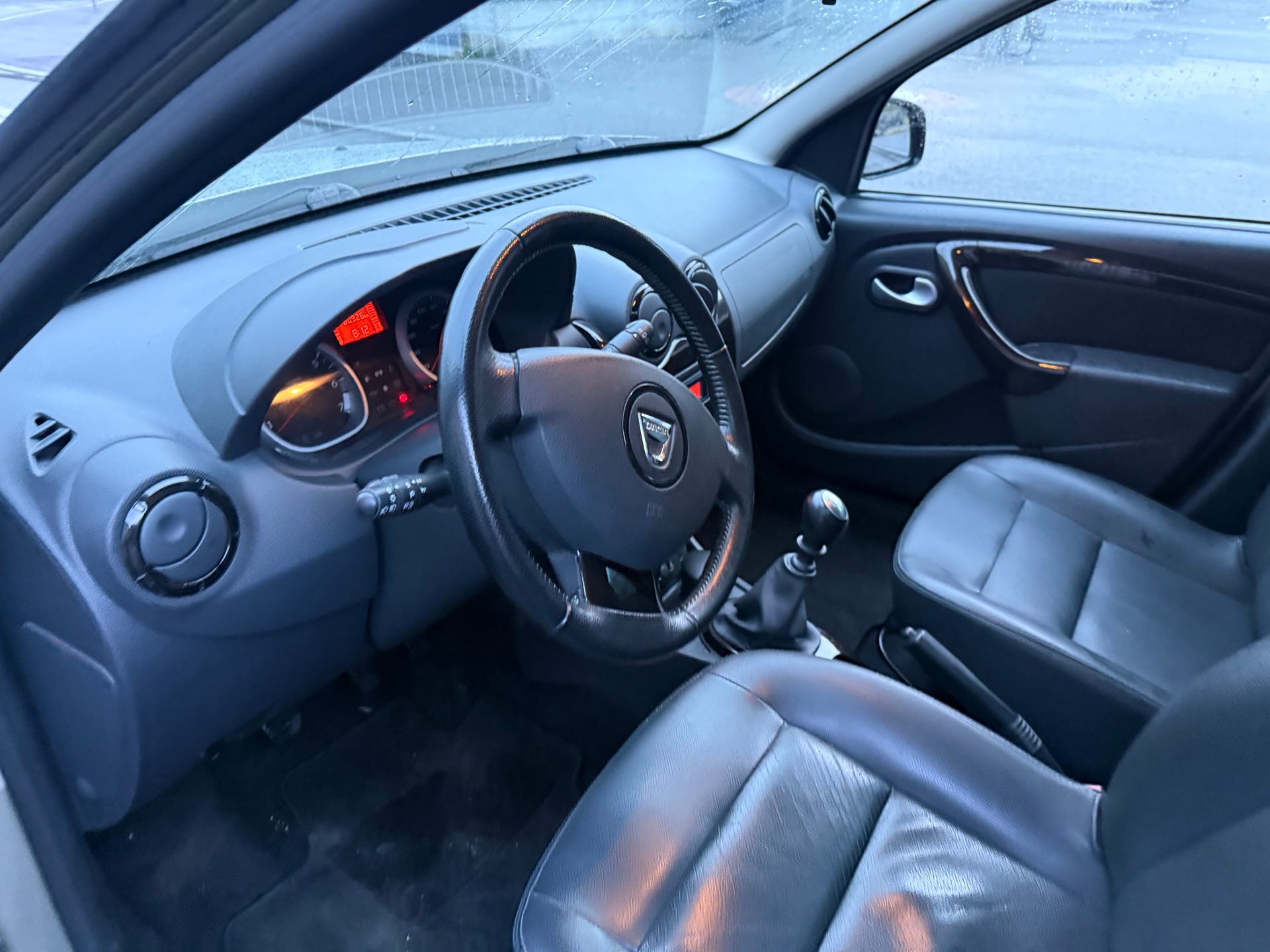 DACIA Duster 1.6 Ambiance 4x4-image-23